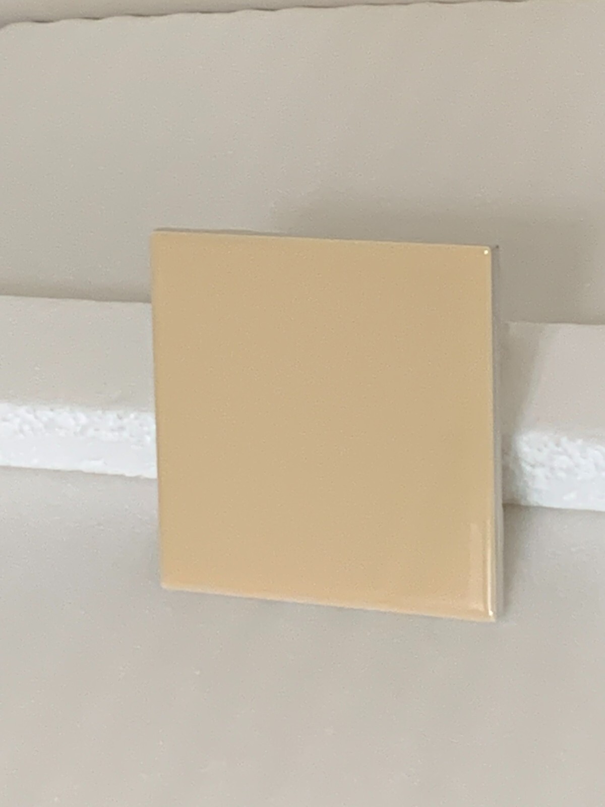 AO AMERICAN OLEAN 4 1/4″ X 4 1/4″ 0024-BRIGHT MAIZE (GLOSS)