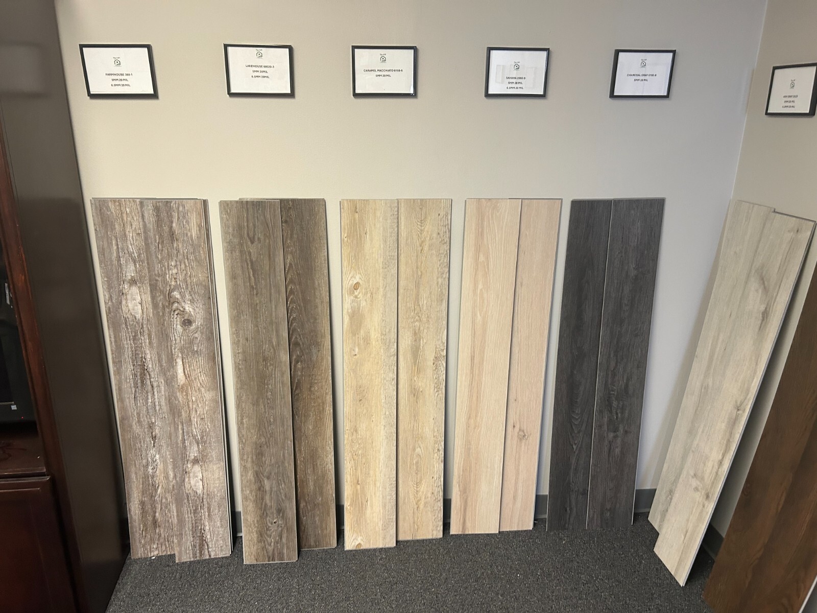 VINYL PLANK FLOORING CLICK LOCK. 5MM X 20MIL WEAR LAYER. LIFETIME WARRANTY