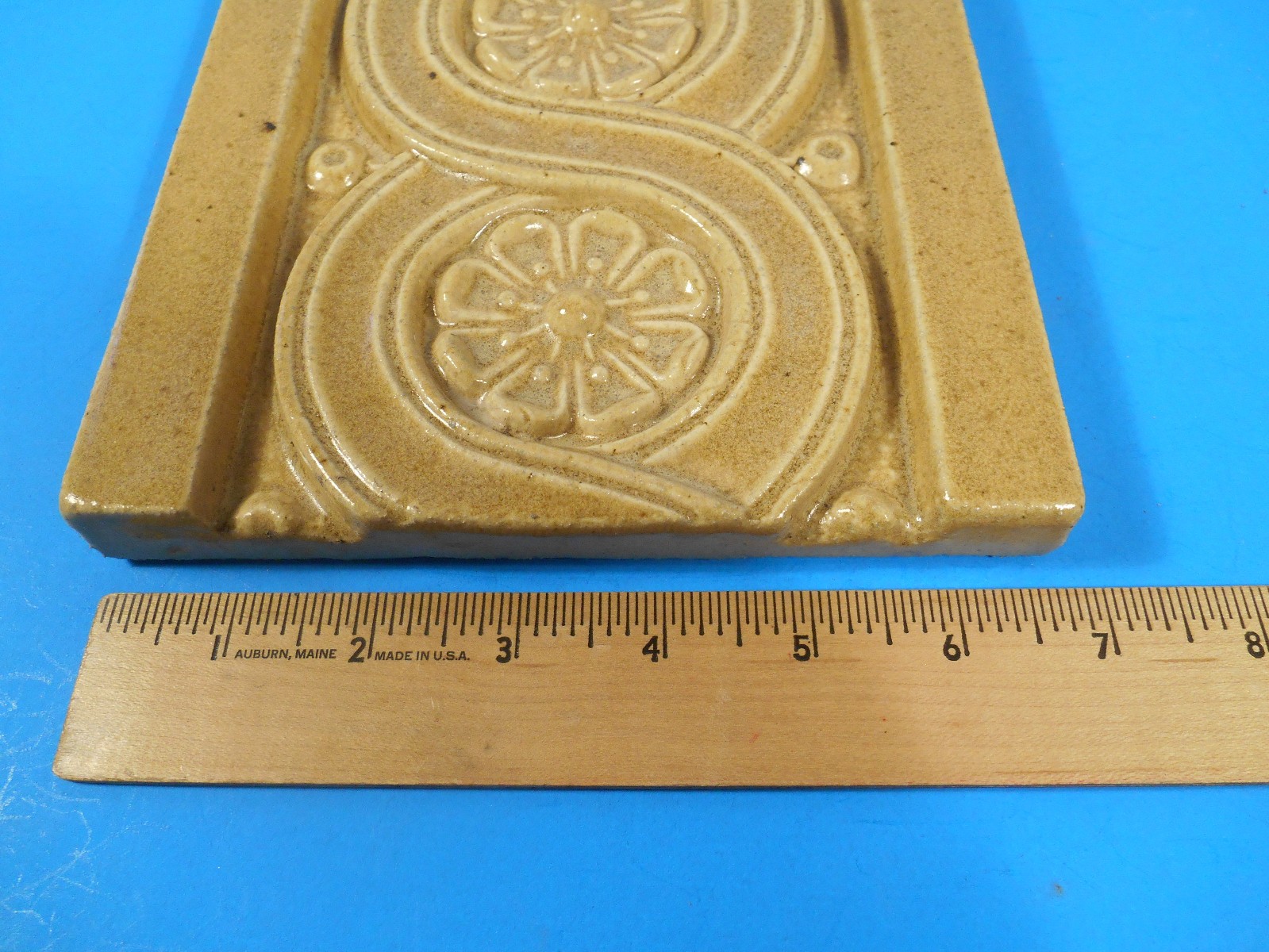 Vintage Ceramic Border Tile 10-1/8″x6-3/4″x3/4″ Floral and Circle Design