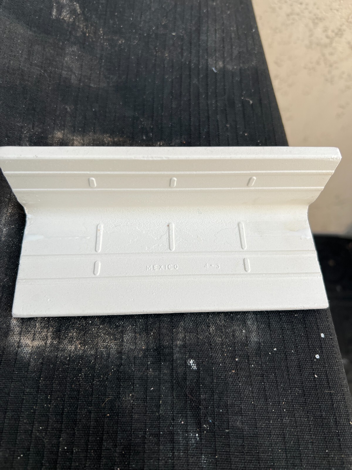 Daltile 0100 American Olean SL10 V-CAP Vintage Discontinued Corner Edge Tile