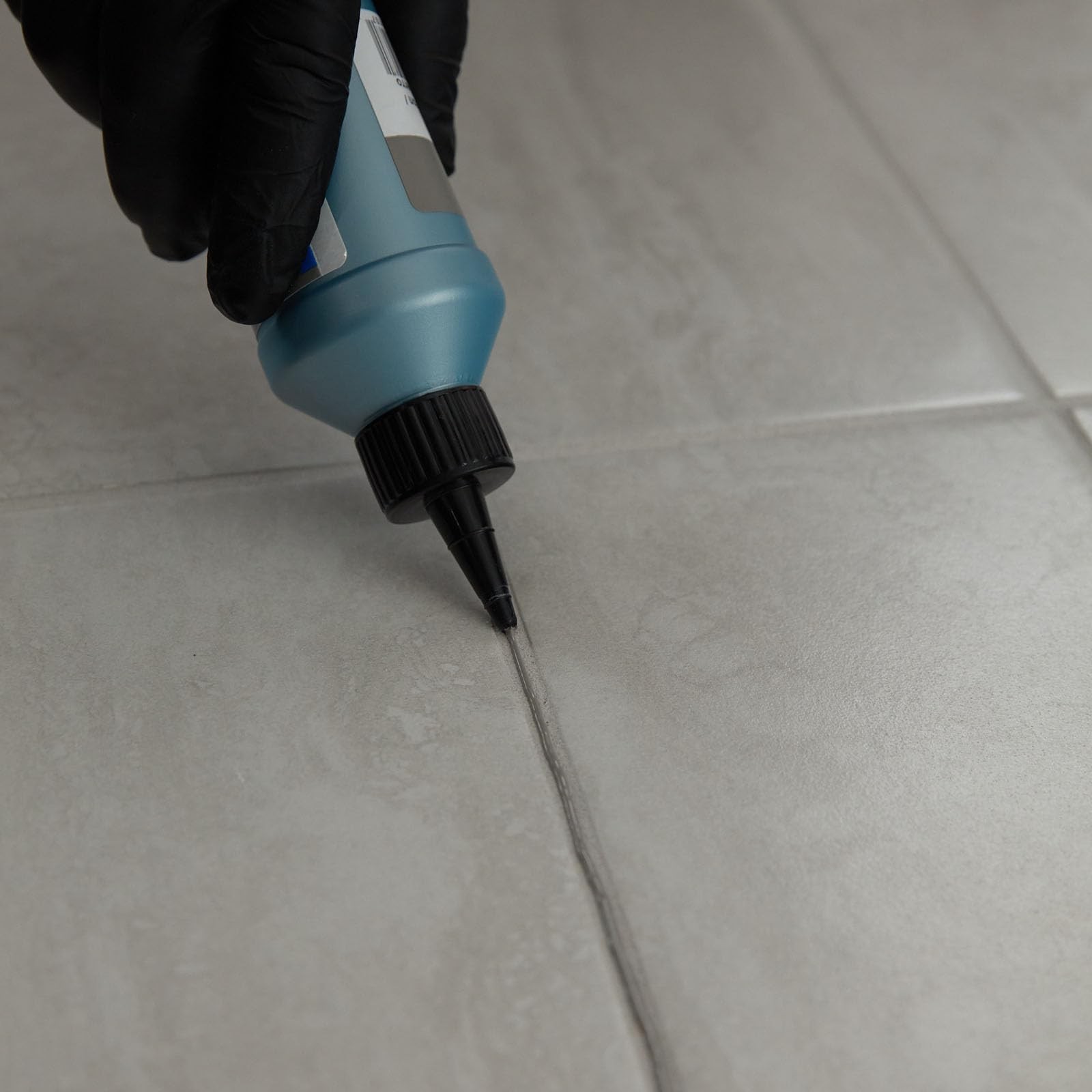 MAPEI UltraCare Grout Refresh Colorant and Sealer for Tiled Surfaces 8 oz