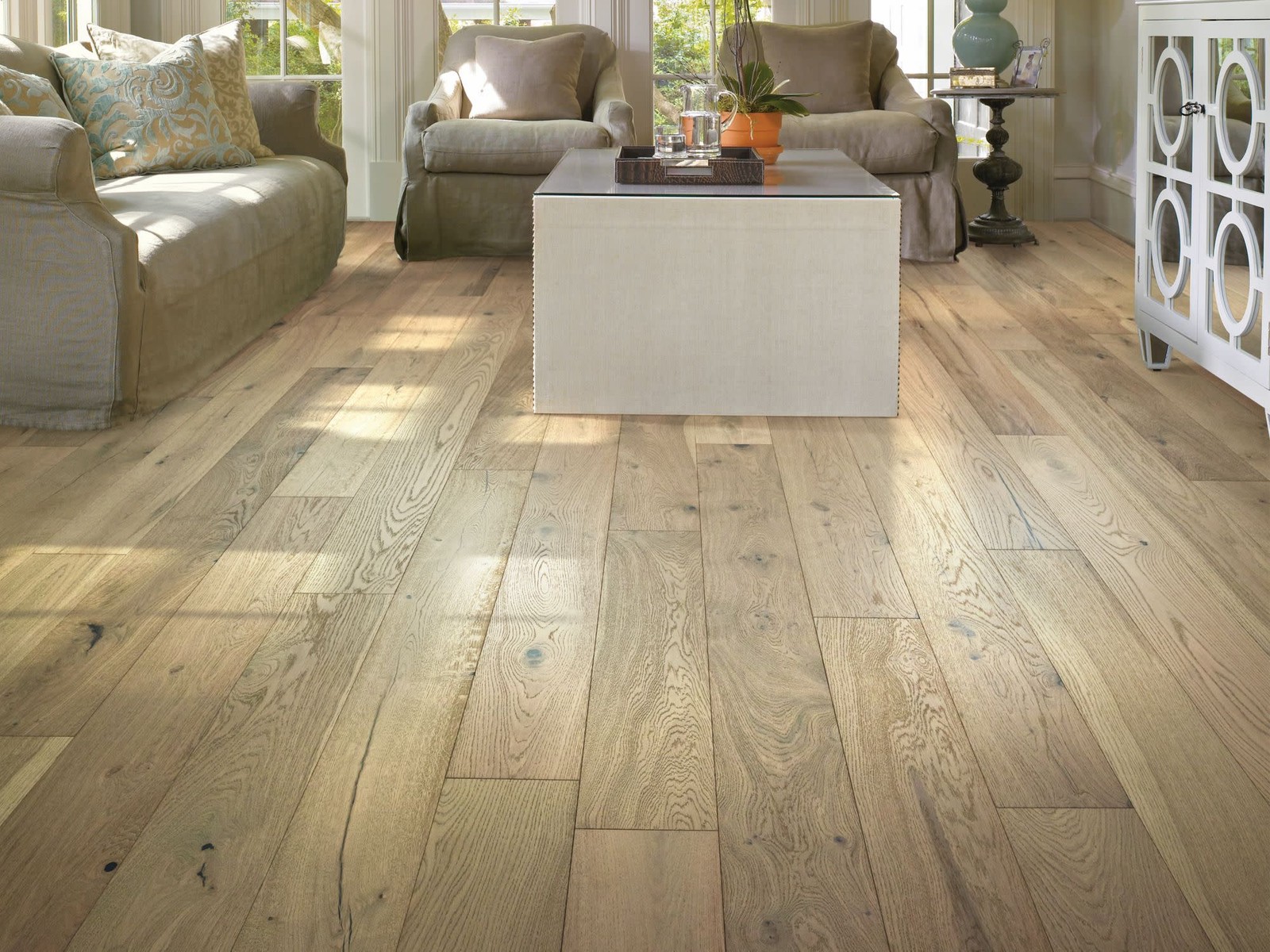 Shaw SW689 Couture Oak 7-1/2″W Wire Brushed Engineered Hardwood