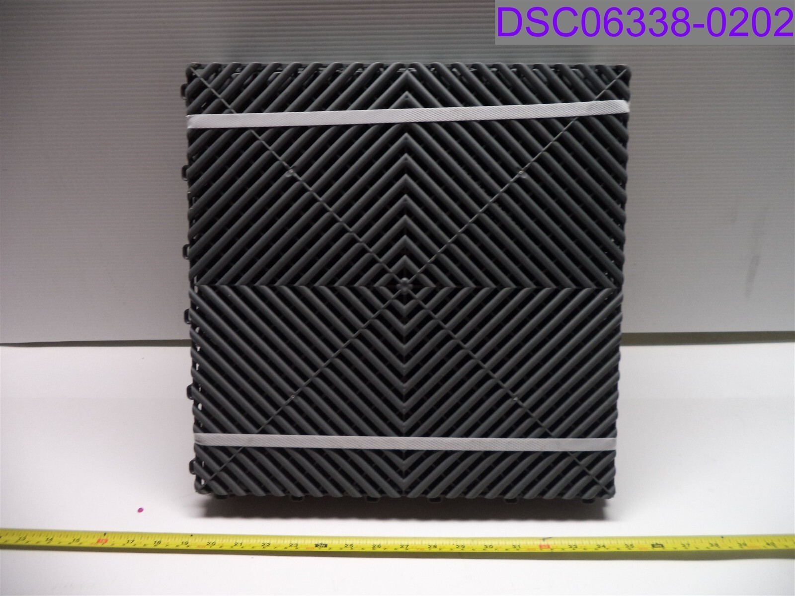 Qty = 12: Snap in Flooring Tiles Gray 15-3/4″ x 5/8″ Thick