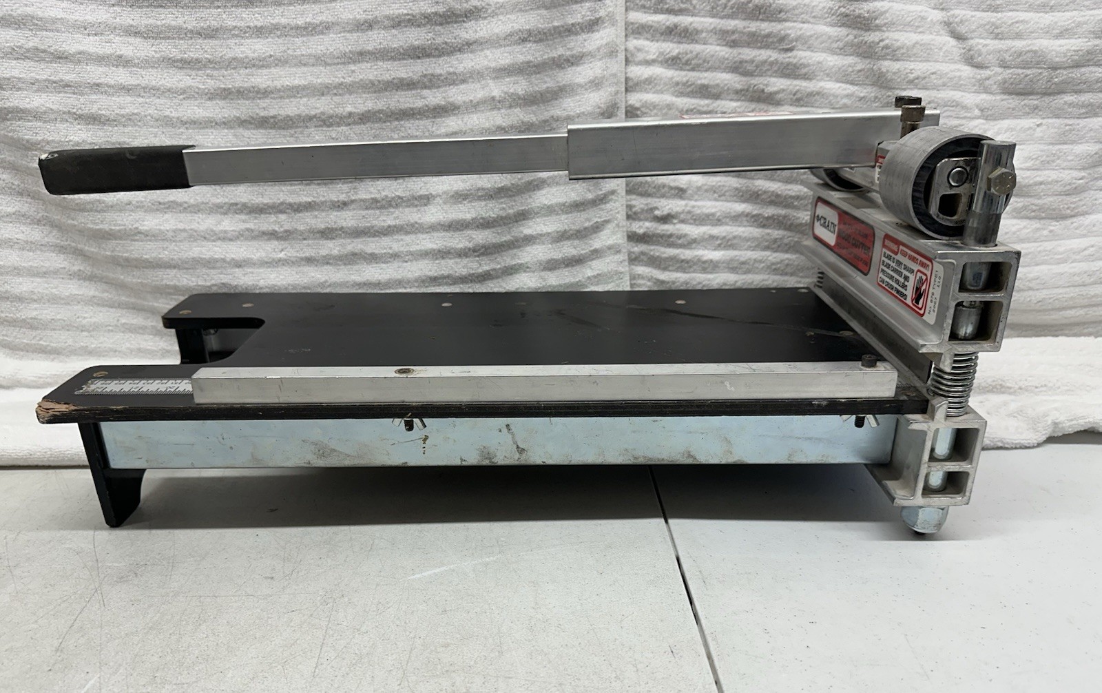 Crain 679 9″ Wood, Vinyl, LVP, LVT and Laminate Flooring Cutter