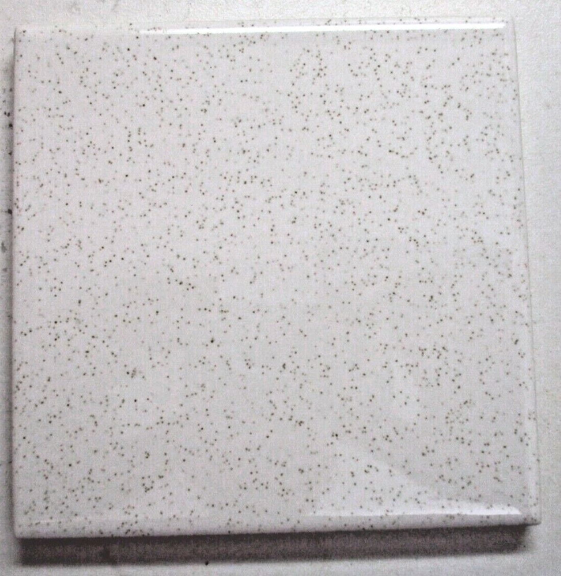1 Wall Tile Ft Florida USA 4-3/8″ 1970 Gloss Brown Speckled Oatmeal on Off White