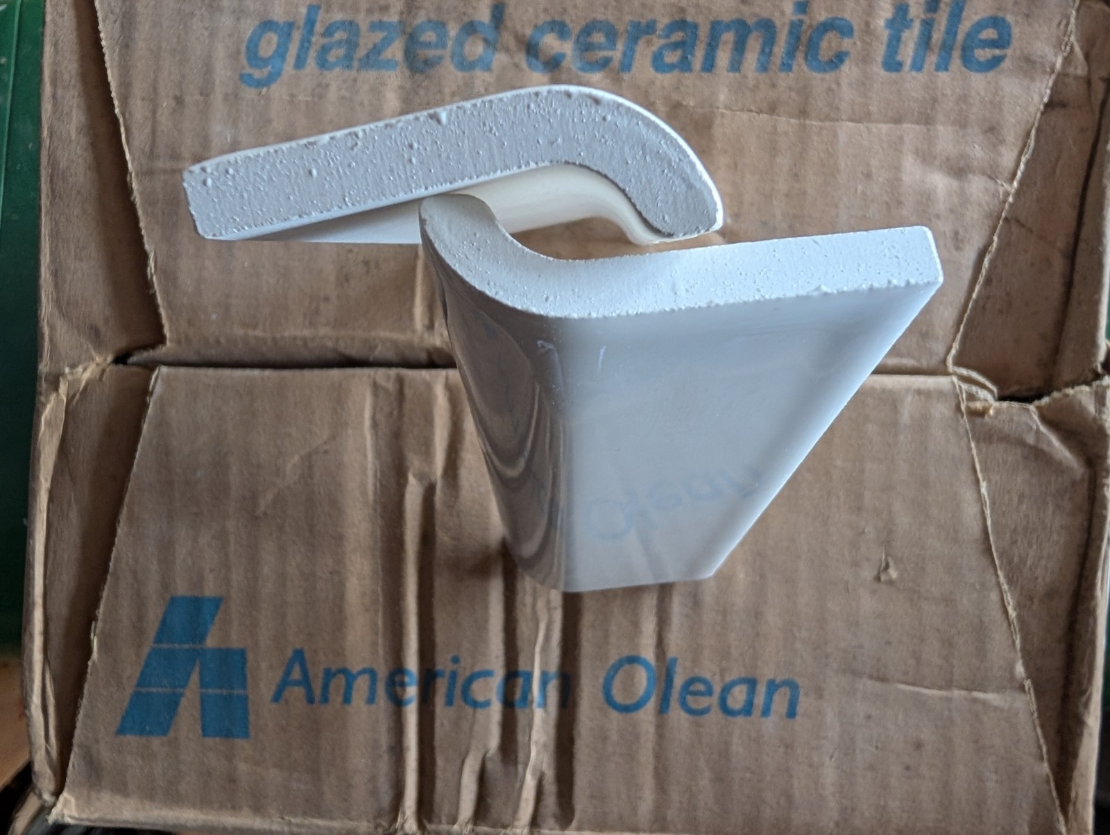 2 pcs American Olean Bullnose Mud Cap A4200 2″x6″ color SL11 91 Gloss Biscuit