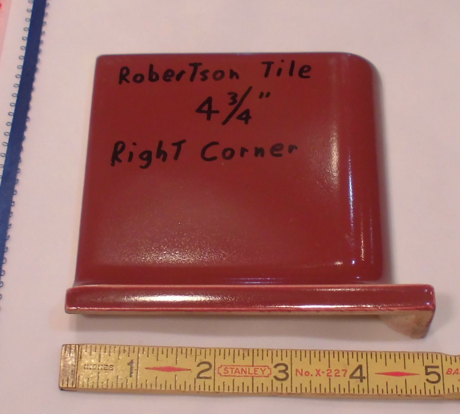1 pc. Cove-Base Ceramic Tile *Dubonnet – Dark Burgundy* Radius Right Corner