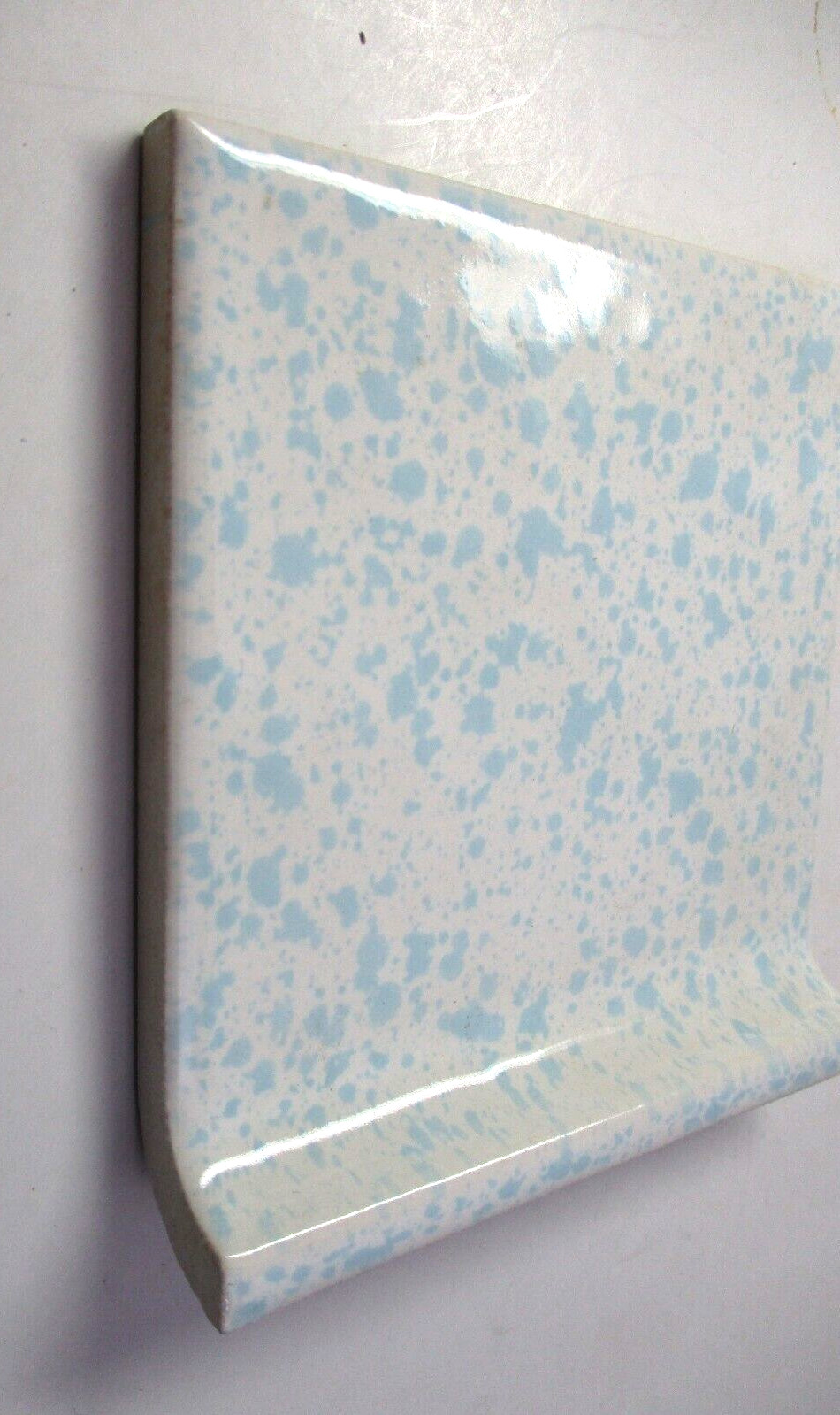 1 Cove Base Wall Tile Florida USA FT 4-3/8″ Ceramic Sky Blue Flakes on Off White