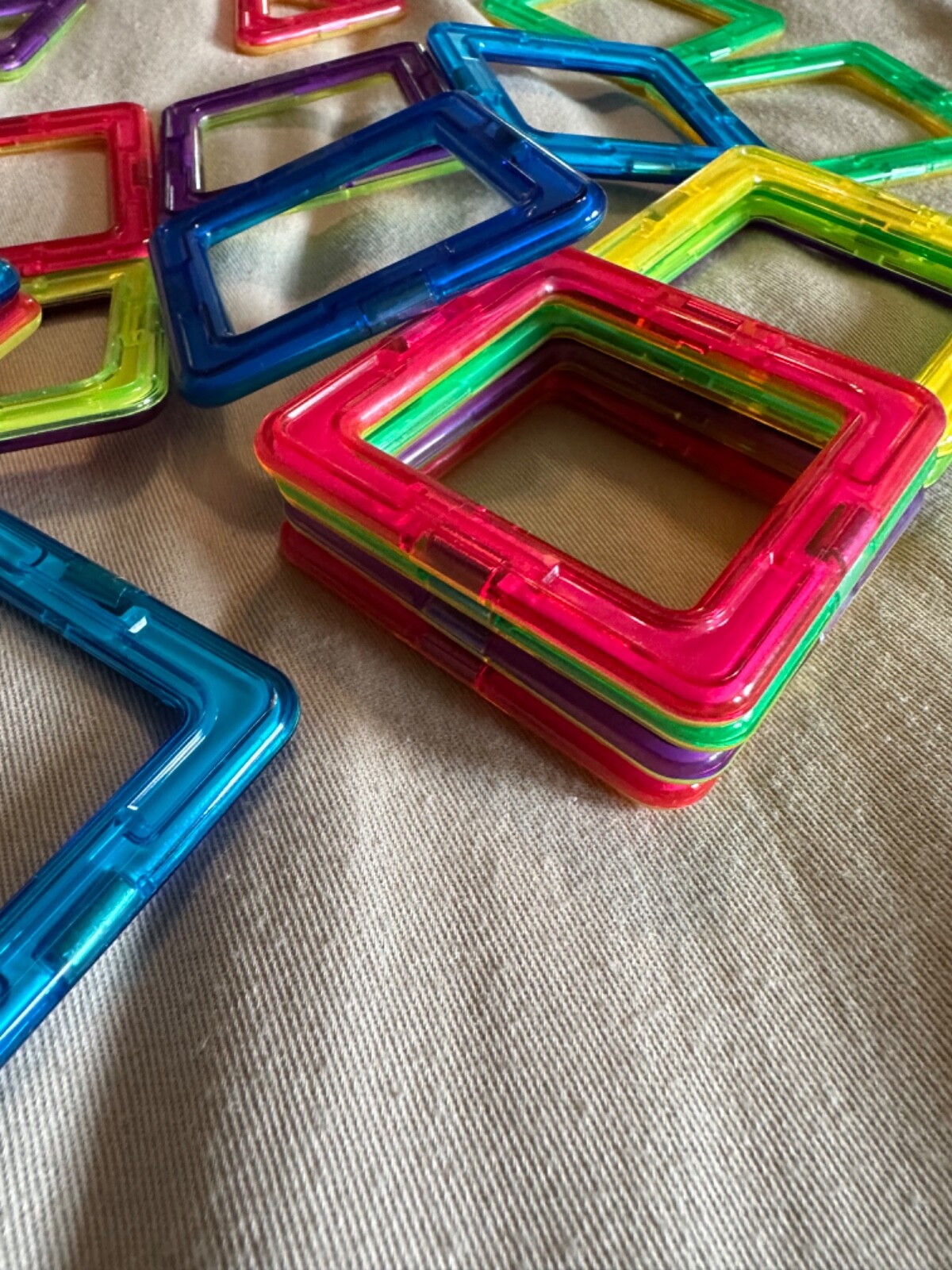 Lot of 22 Various Magnaformers Magni Tiles – magnetic tiles for playing Colors