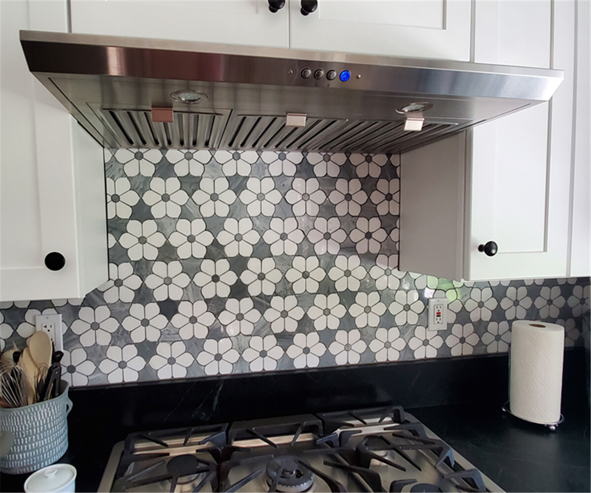 T9E7XP Thassos & Gray Marble Waterjet Magnolia Flower Accent Tile Polished