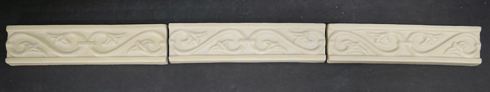 Contemporary Trim Border Tile Leaf & Vine-White