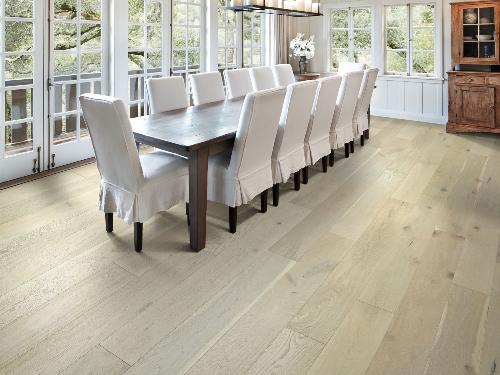 Shaw SW485 Castlewood Oak 7-1/2″W Wire Brushed Engineered