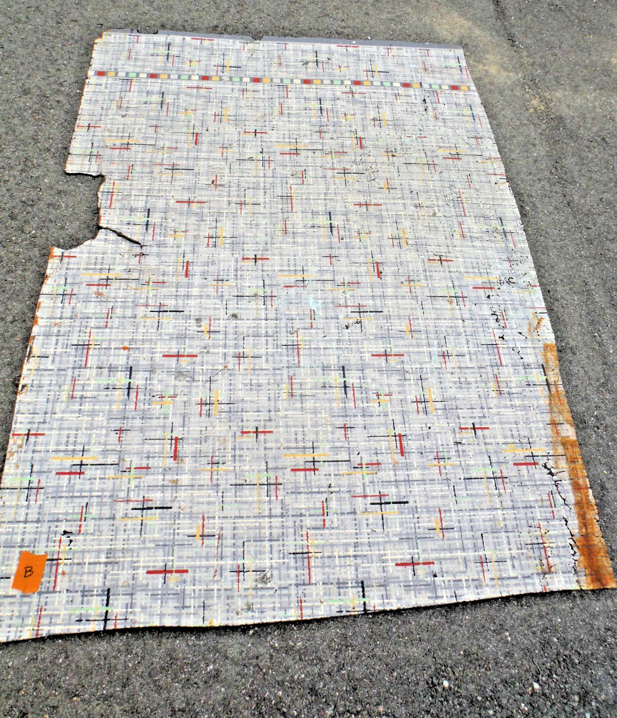 VTG~LINOLEUM FLOORING~LARGE PIECE~46″x66″~1950-60~MOVIE SET~MCM~GRAY GRID B