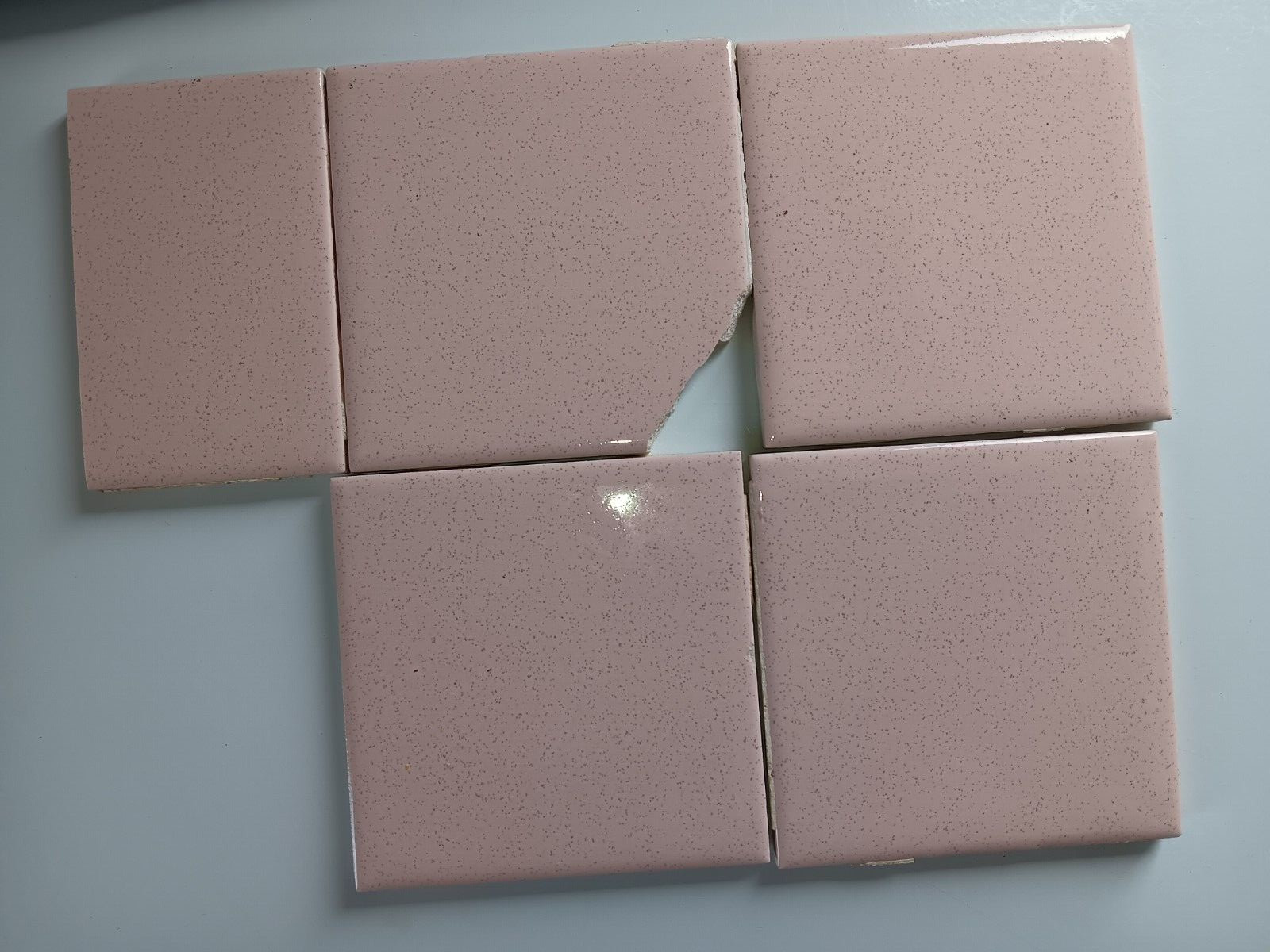 Robertson USA 4-3/8″ Sq. Pink Speckled Gray Ceramic Wall Tile 50s 60s VTG BR 3+