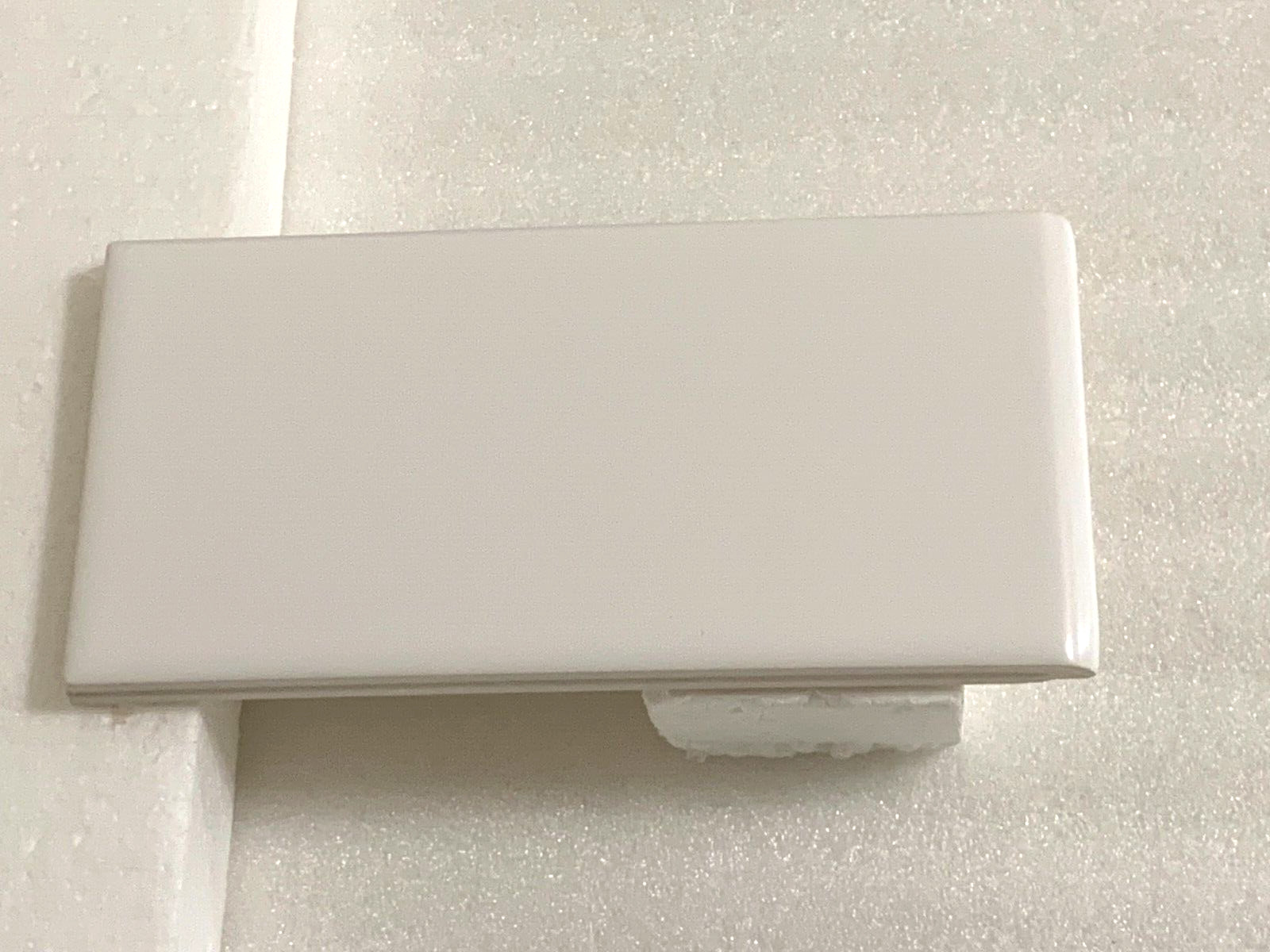 NEW AO CERAMIC TILE 3″ X 6″ DESIGNER WHITE #61 BULLNOSE MATTE * 4 * pcs