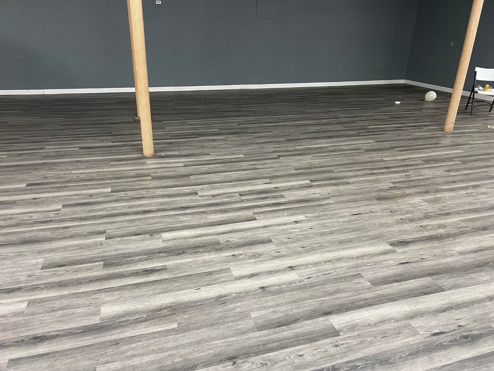 vinyl flooring Plank 48” * 6” 39 Mil gray or brown 25.5 square feet / Box