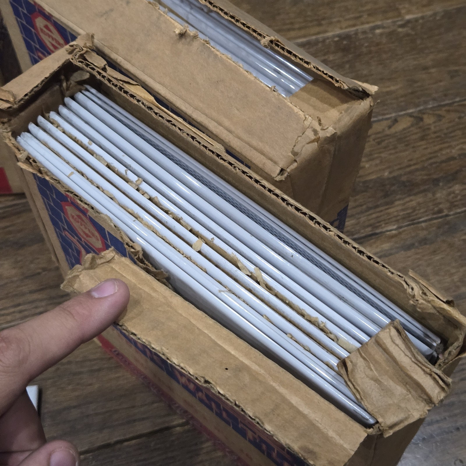 Vtg Plastic Wall Tiles White 50 Square Feet 100-8.5×8.5″ Lustro Vitro-Plas MCM