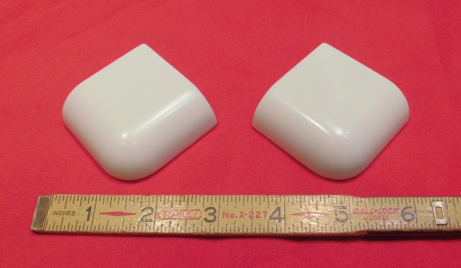 2 pcs. *Snow Mist*Ceramic Bullnose…outside corner trim tile…2″ X 2″ Mudd