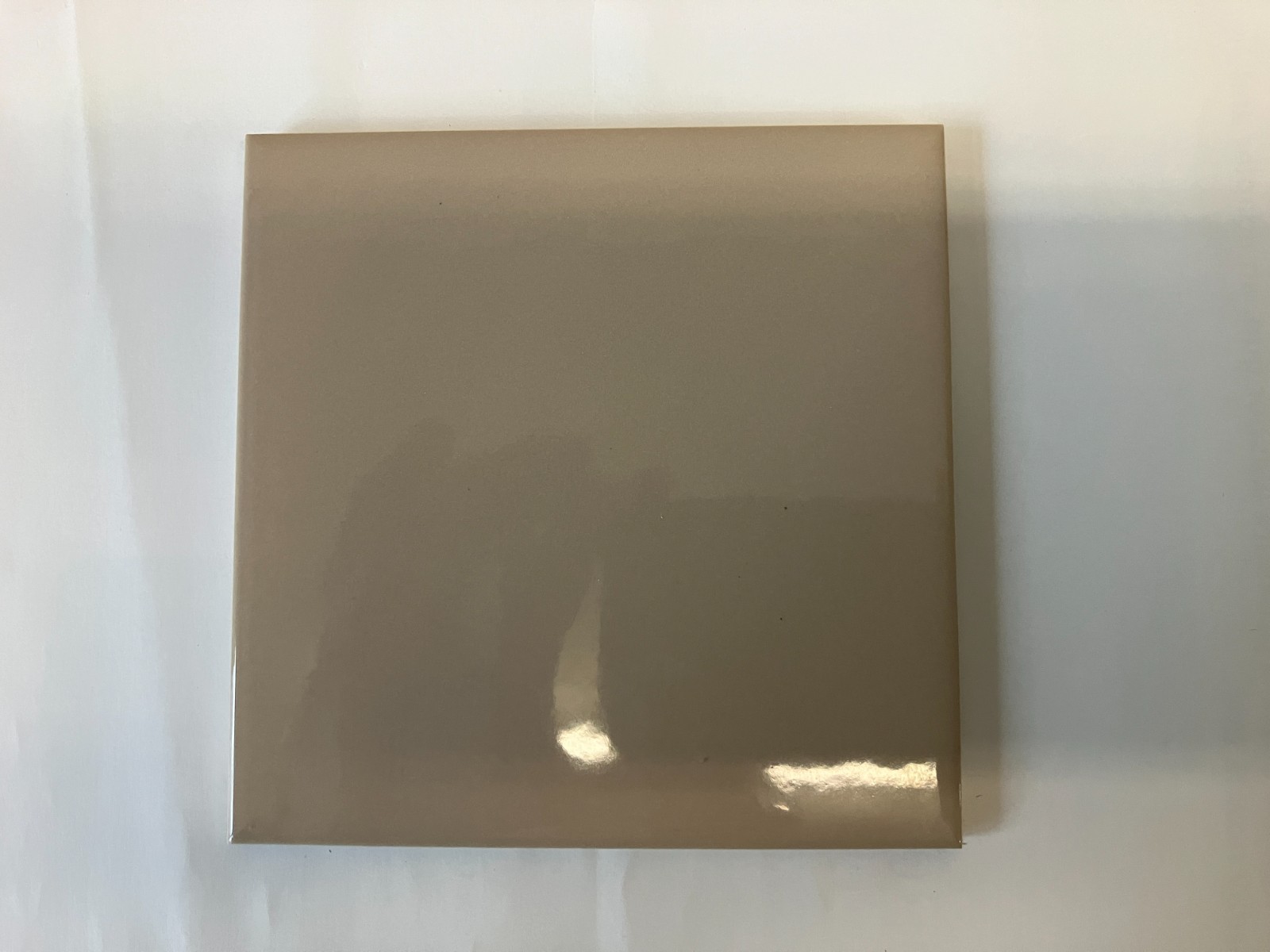 US Ceramic Tile, Glossy Bright Fawn U785-44-1M 4-1/4″x4-1/4″ (Lt Beige) Vintage
