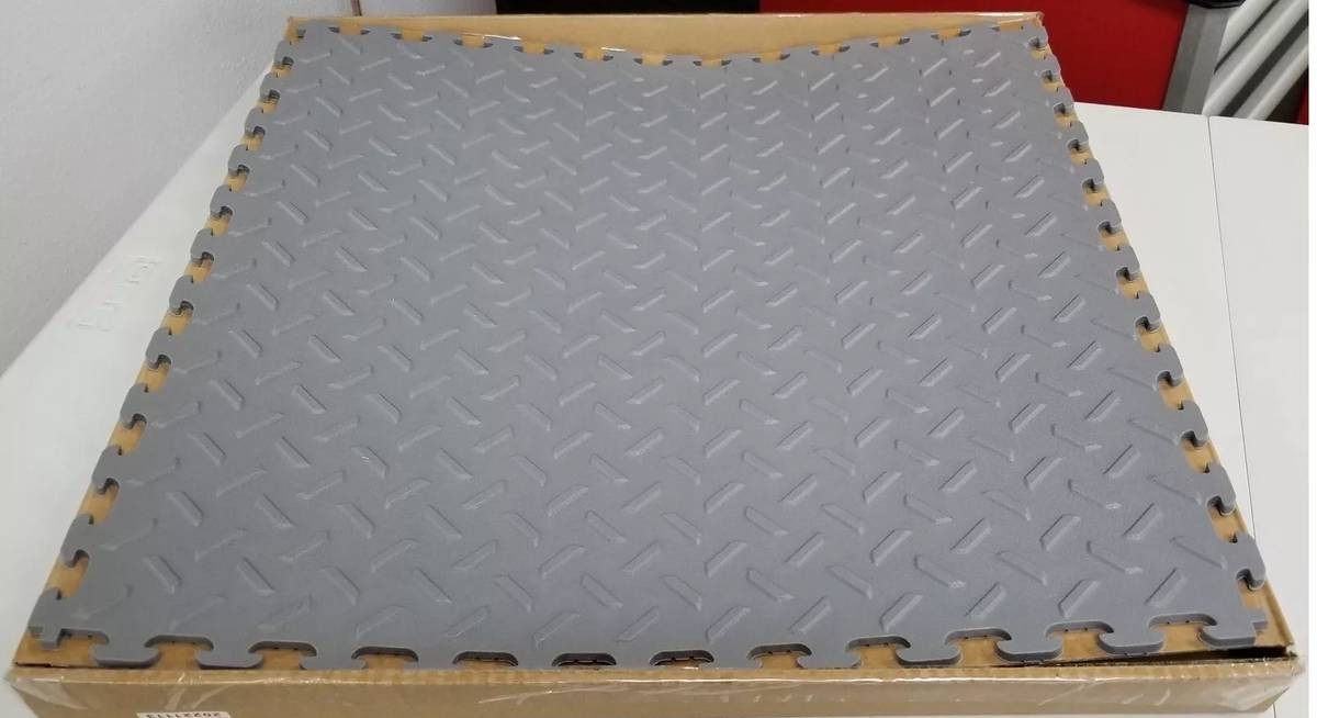 Husky 18 in x 18 inblack PVC Garage Flooring Tile (6-Pack) 13.95 sq ft Box (40D)