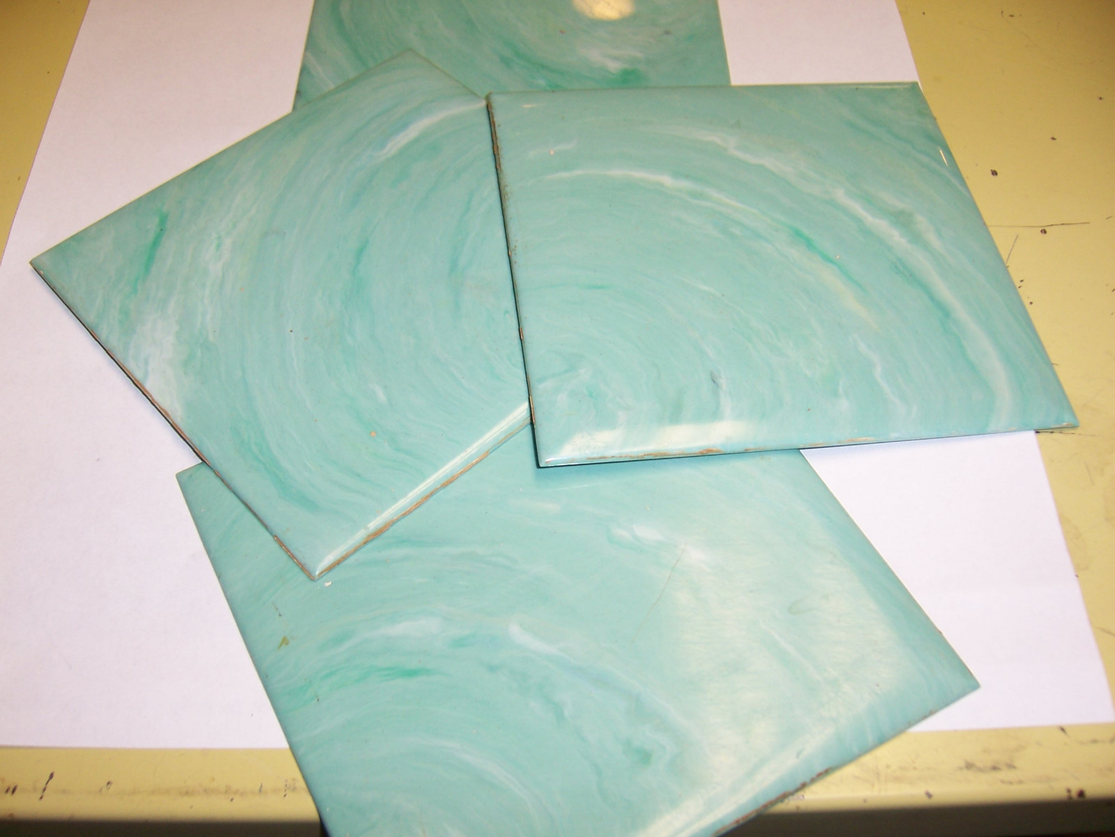 1pc VINTAGE PLASTIC TILE BLUE GREEN marble 4 1/4″ POLYSTYRENE bathroom AQUA wall