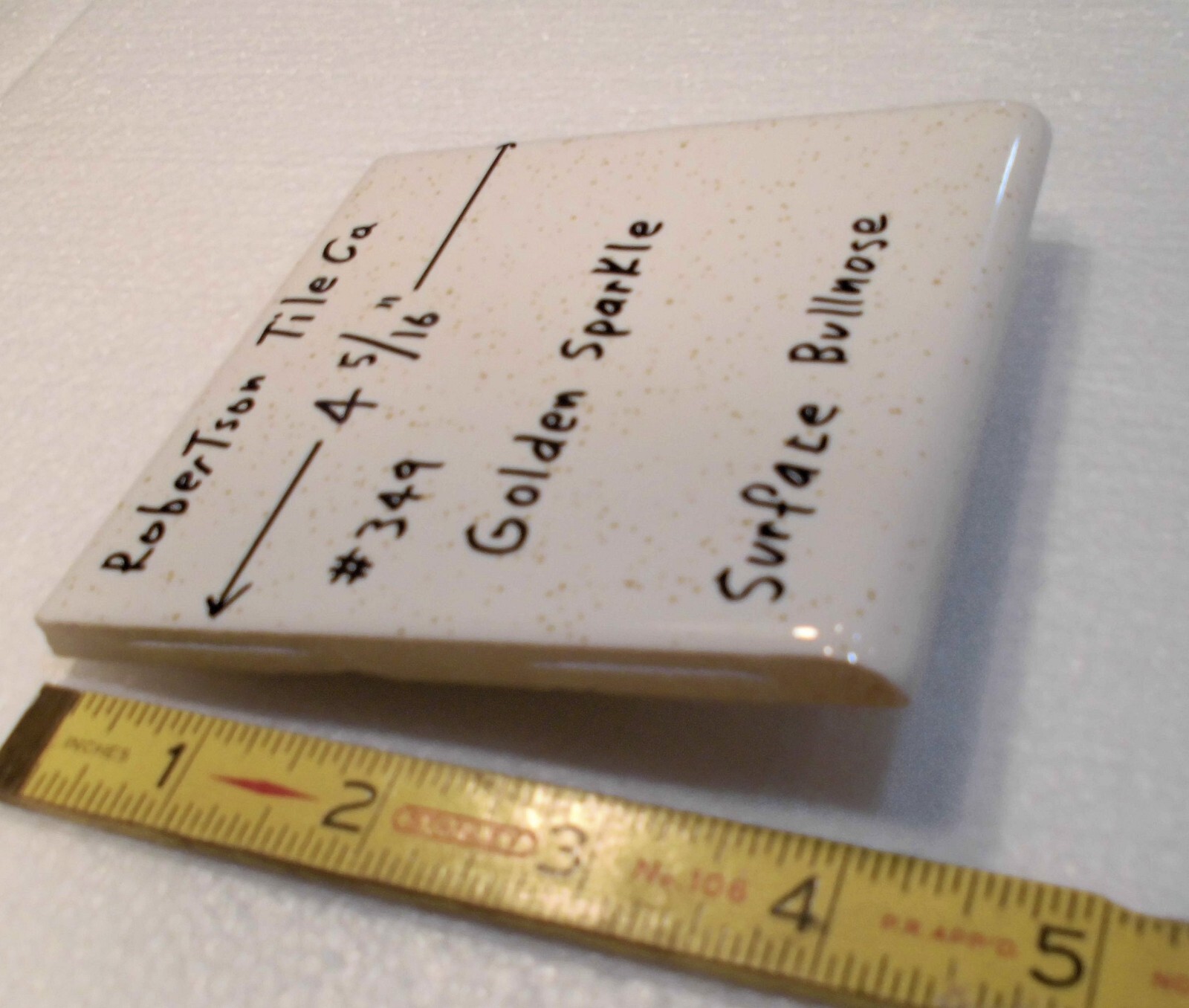 1 pc. Surface Bullnose; Golden sparkle: Glossy Ceramic Tile: Robertson 4-5/16″
