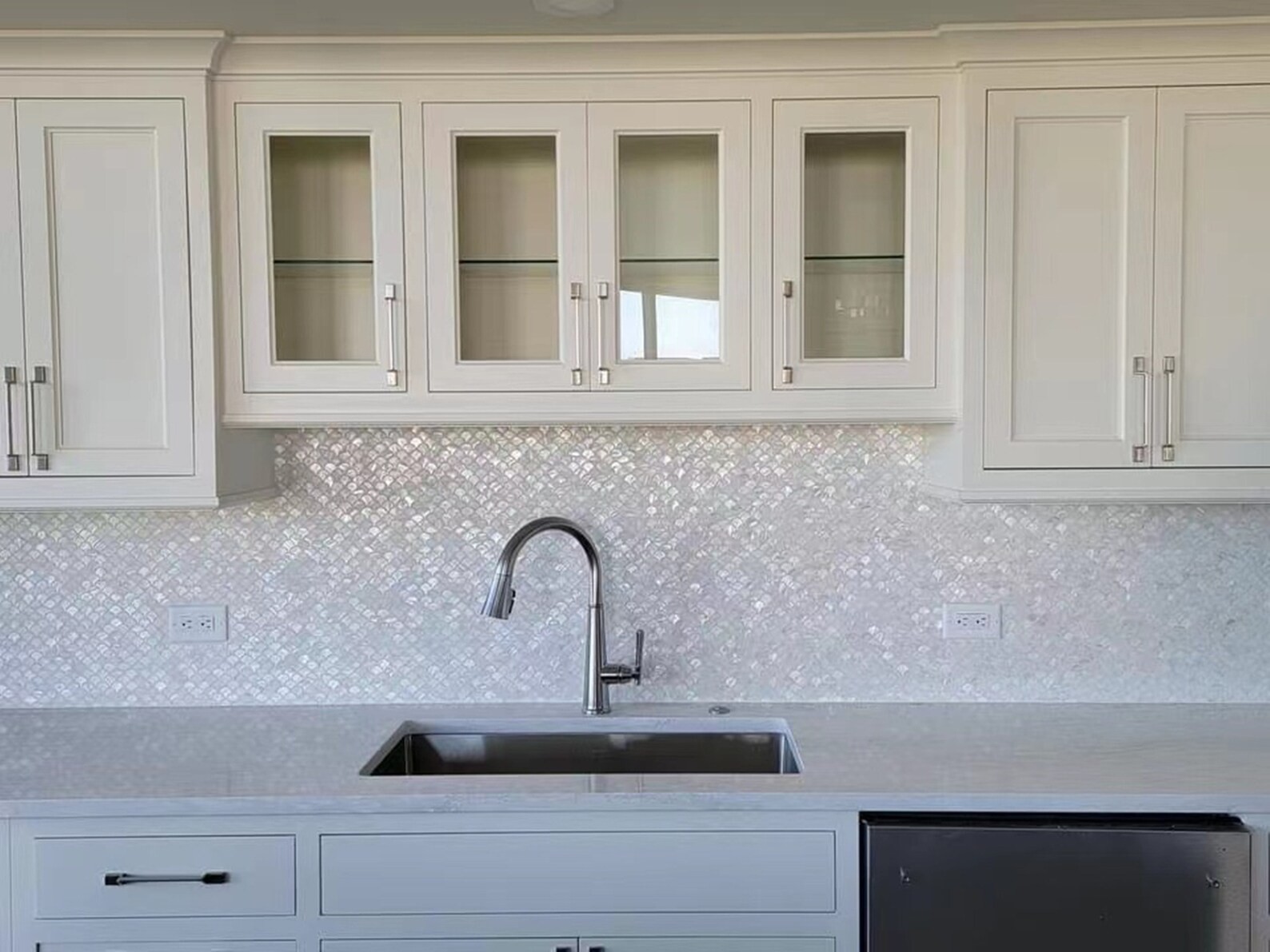 White Fish Scale Mother of Pearl Mosaic Tile For Bathroom Kitchen WShower Backsp
