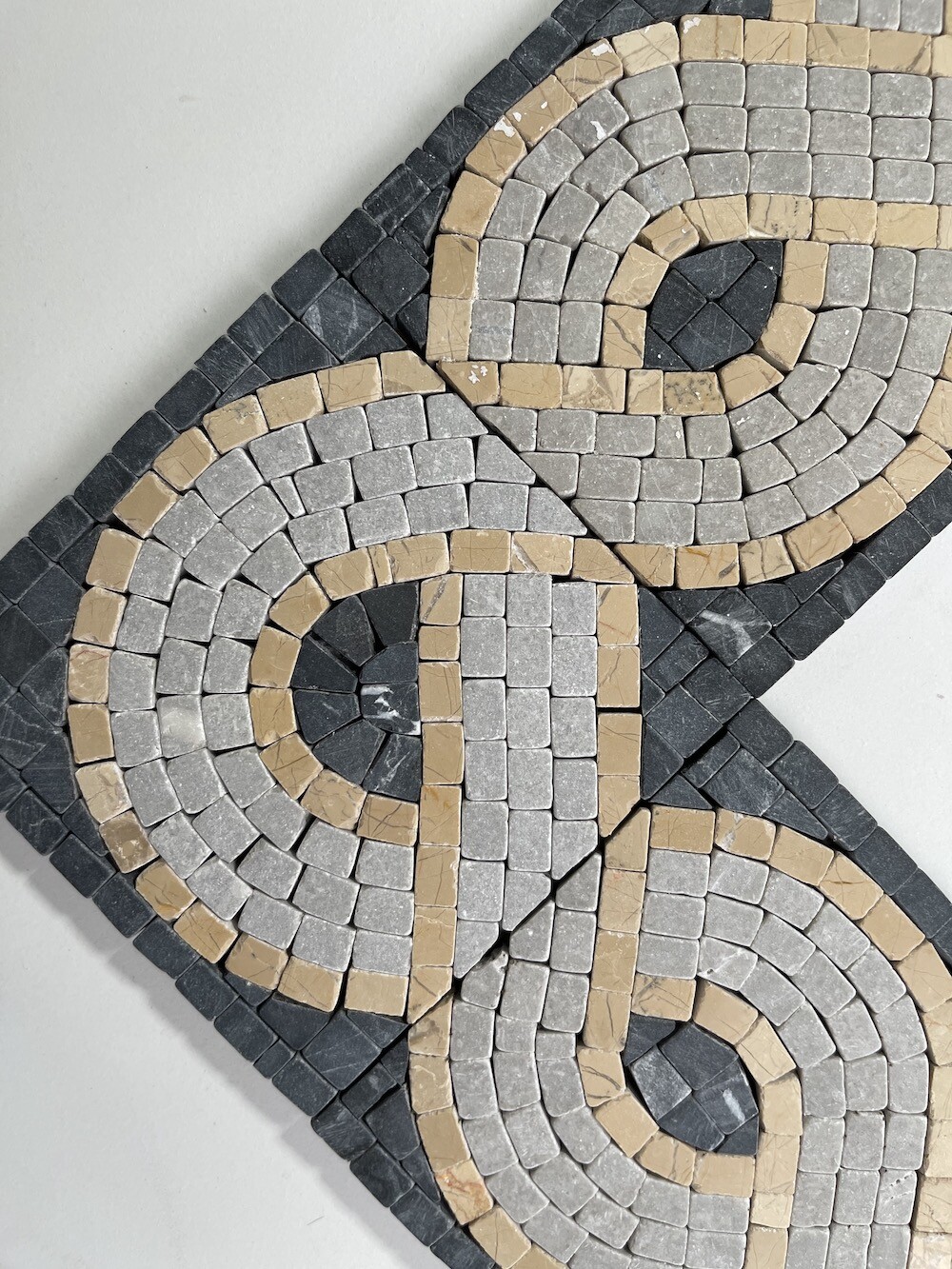 B4668T Marble Mosaic Border Listello Accent Tile Wave Nero 4×12 Tumbled