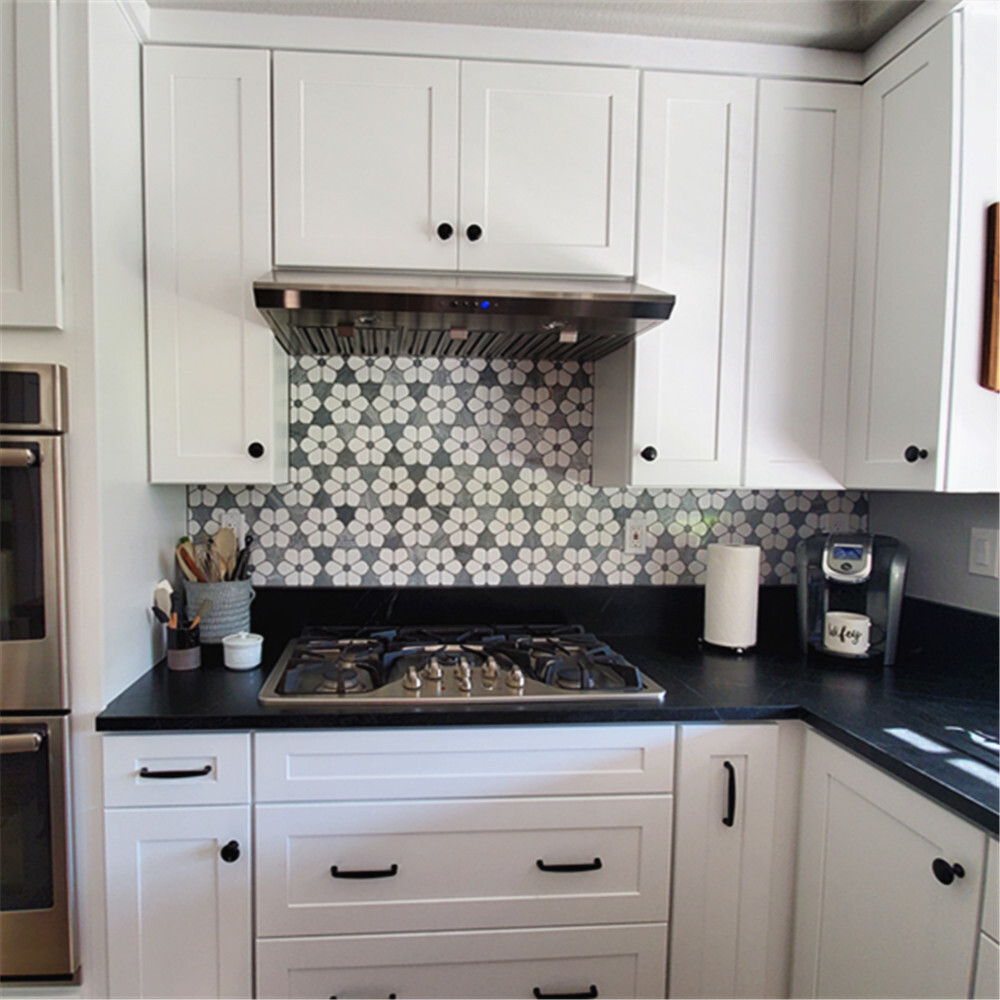 T9E7XP Thassos & Gray Marble Waterjet Magnolia Flower Accent Tile Polished