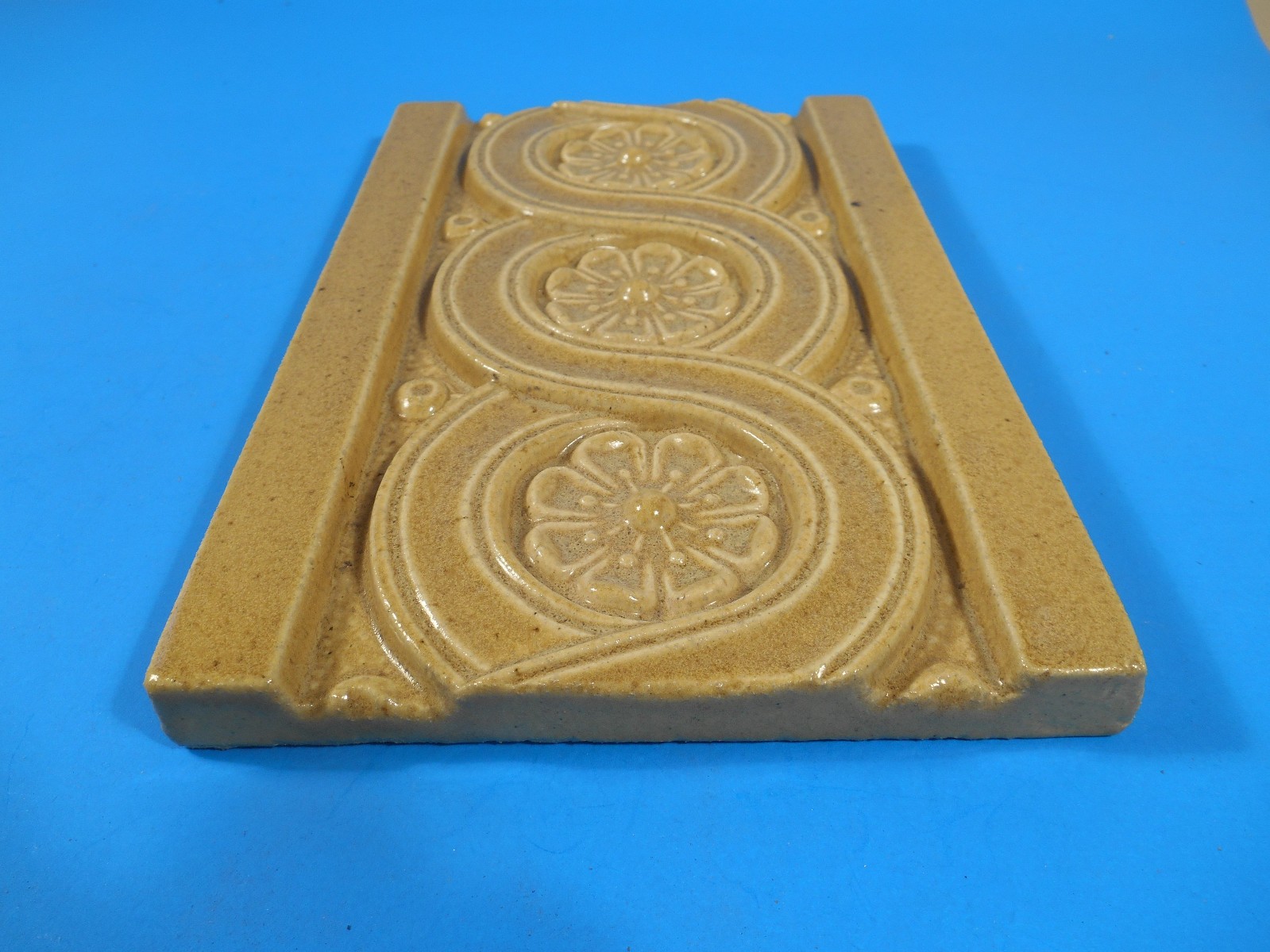Vintage Ceramic Border Tile 10-1/8″x6-3/4″x3/4″ Floral and Circle Design