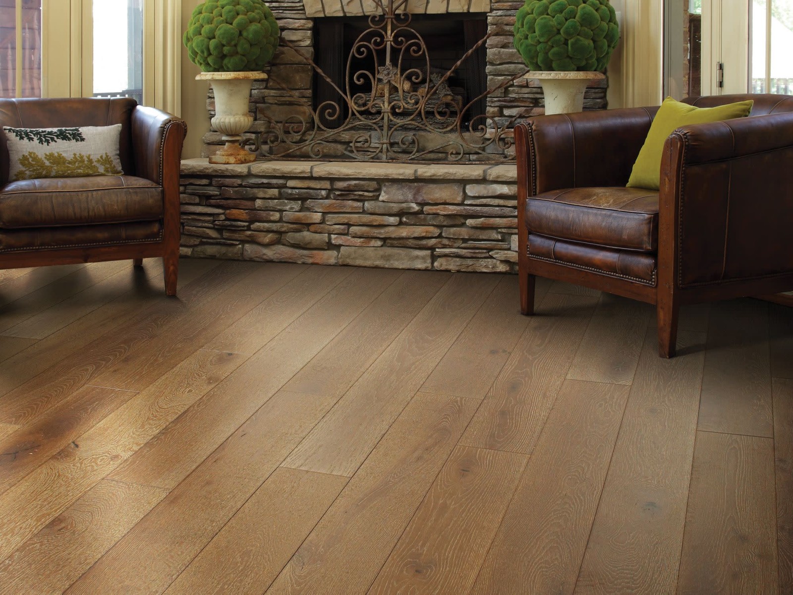 Shaw SW485 Castlewood Oak 7-1/2″W Wire Brushed Engineered
