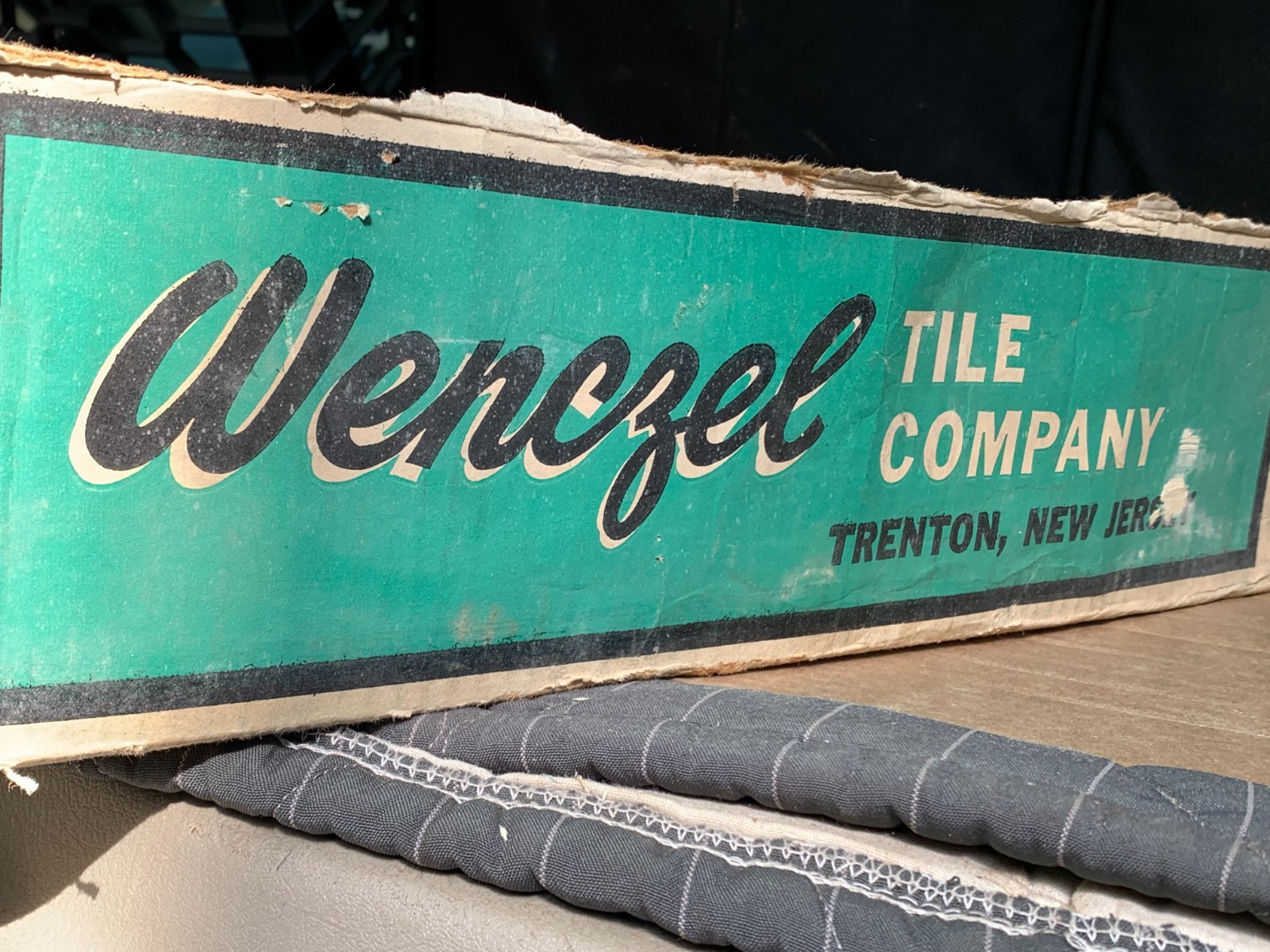 New Vintage Wenczel Ceramic 4 5/16″ Gold Sparkle #401 Bullnose Gloss