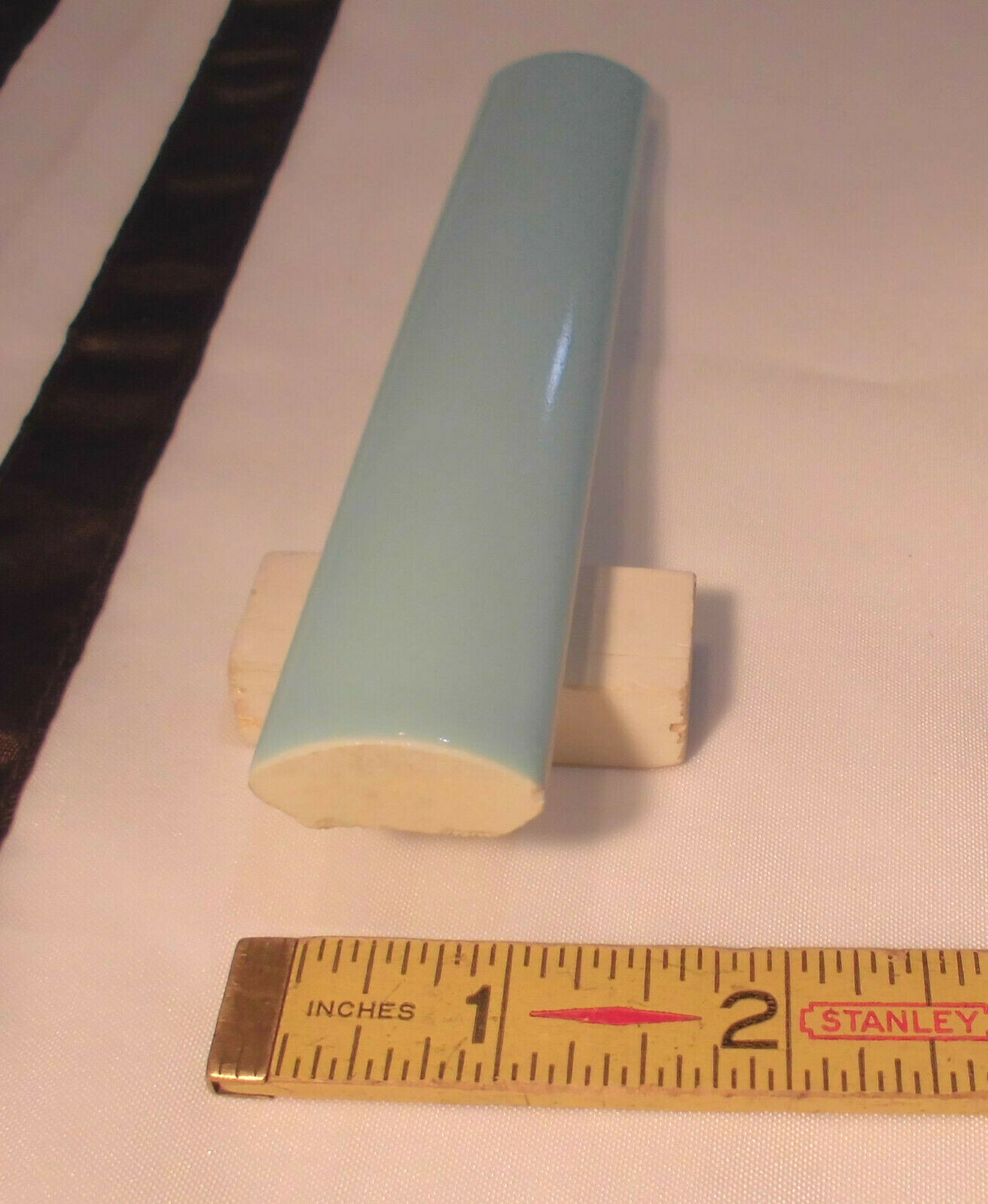 1 pc. *Sky Blue* Ceramic Outside Corner / Quarter Round Tile 1″ X 6″ NOS