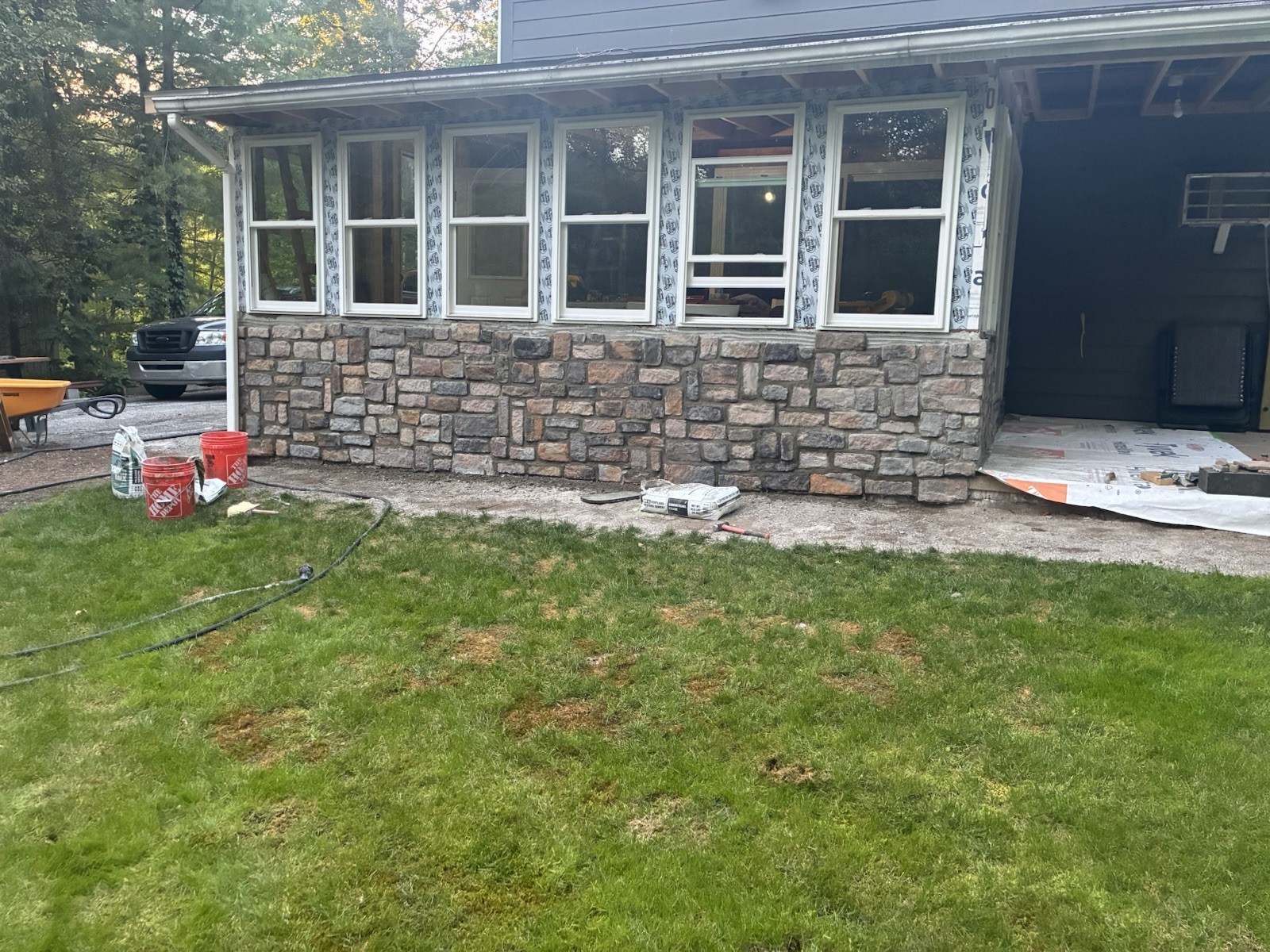 Cultured Veneer Stone: Autumn River Bed Color (Orange / Browns / Black) Shades