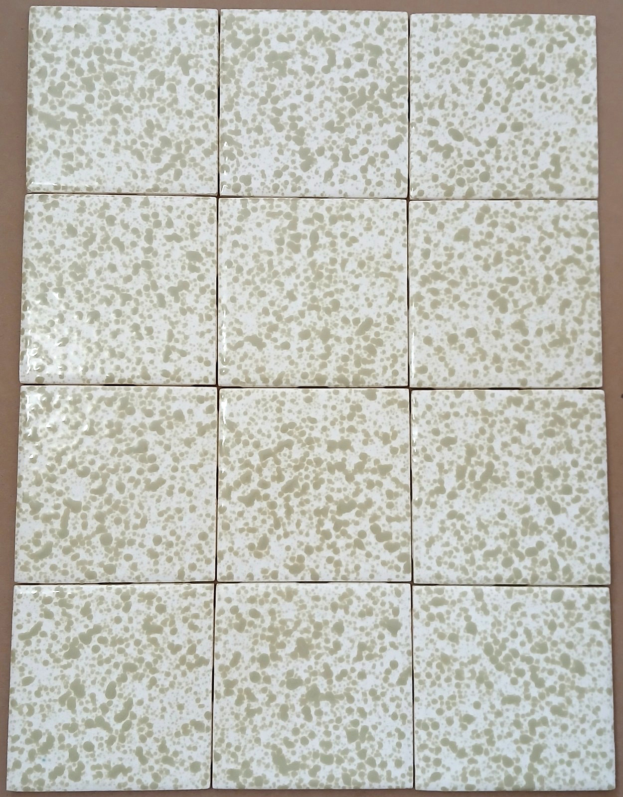 1 Wall Tile USA 4-1/4″ Ceramic Dimpled Mottled Green on White Salvaged MCM Vtg