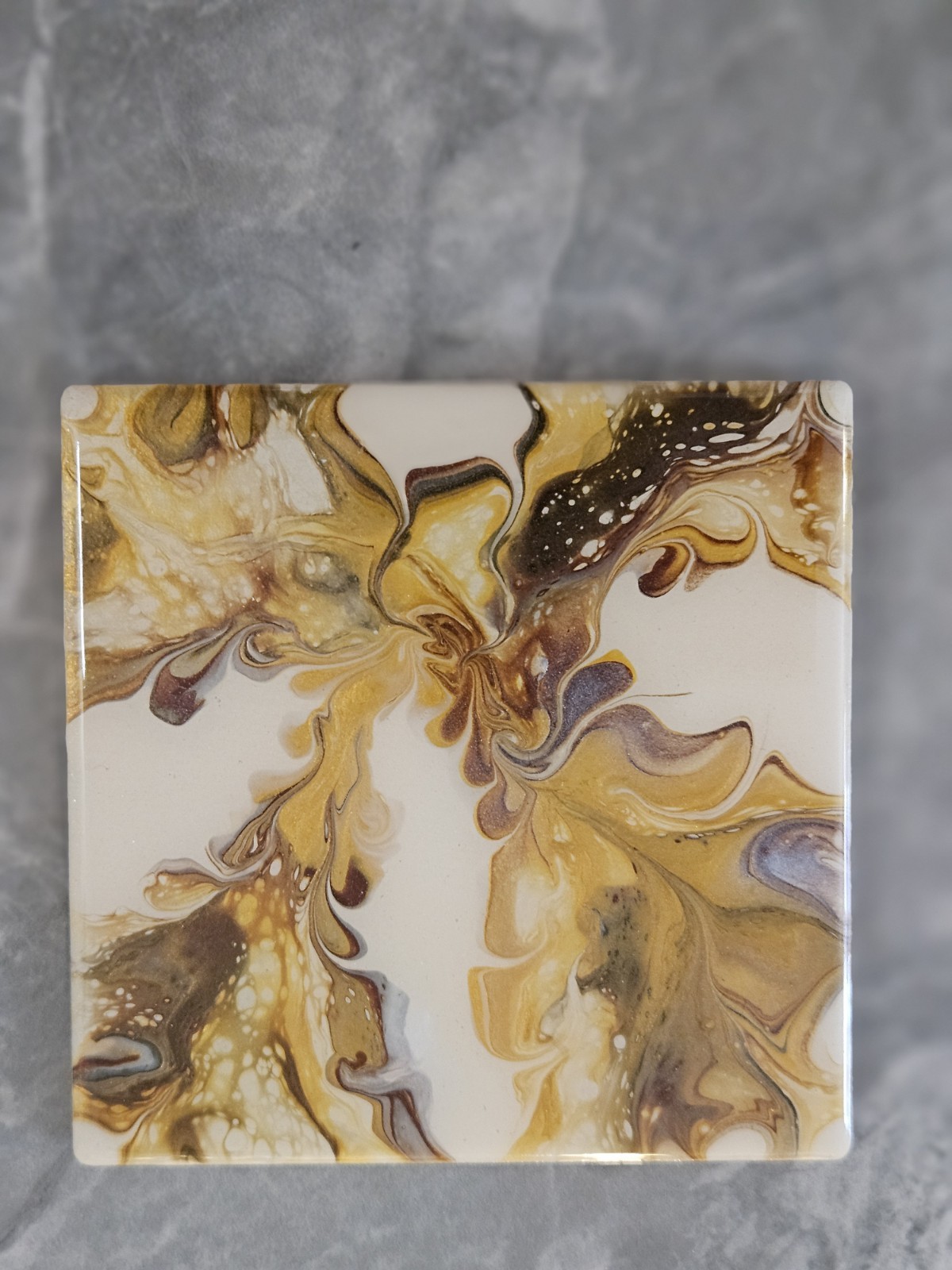 Lg 24×36 Beautiful epoxy resin coated floral dutch pour/w matching coasters.