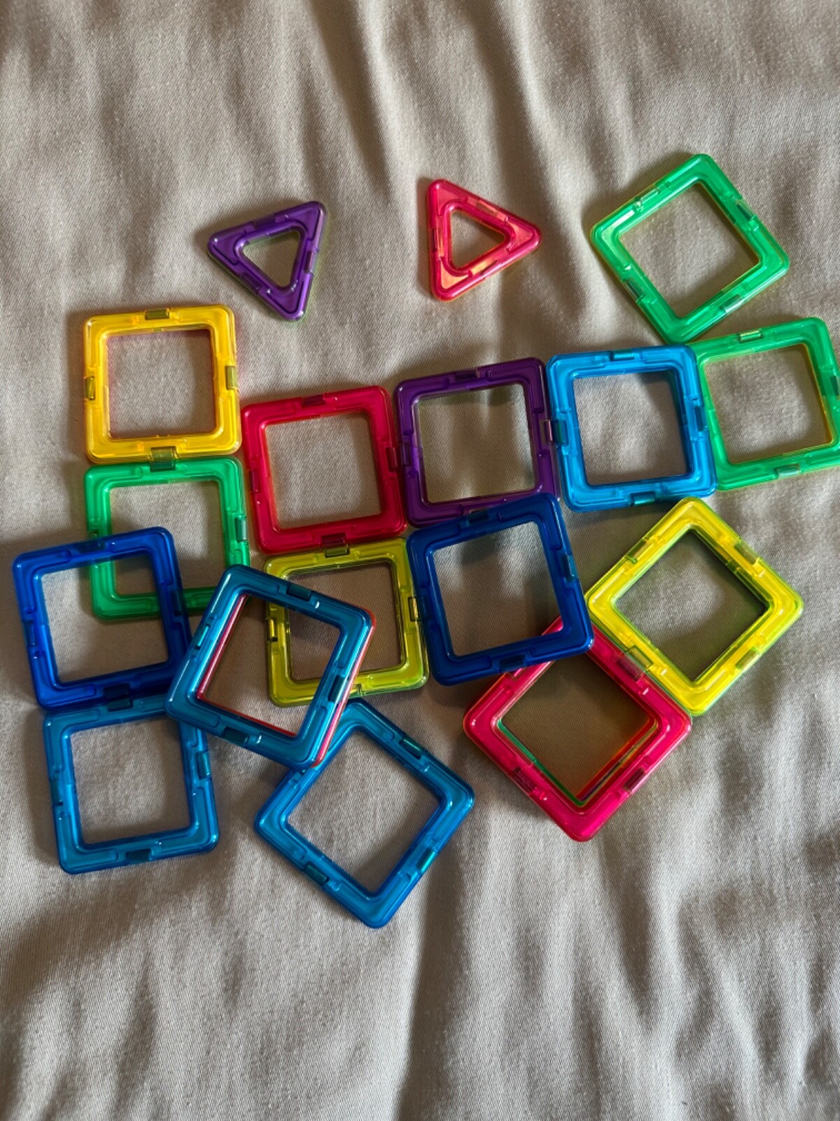 Lot of 22 Various Magnaformers Magni Tiles – magnetic tiles for playing Colors