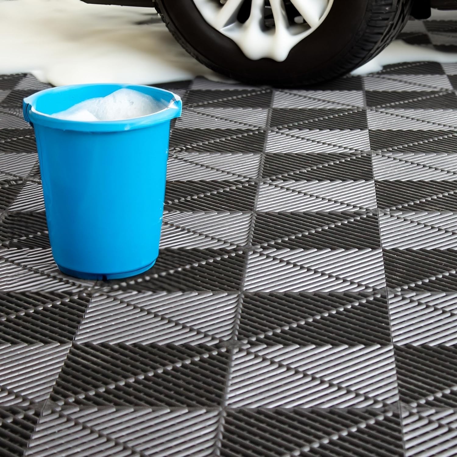 Ribbed Interlocking Garage Floor Tiles Vented Self-Draining Non-Slip Flooring