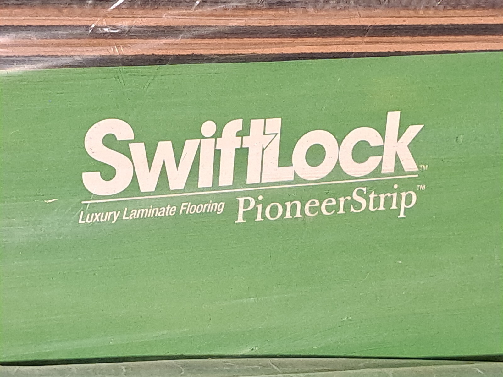 NEW Armstrong Swiftlock Boxed Wood Laminate Floor Planks 25 Boxes Available