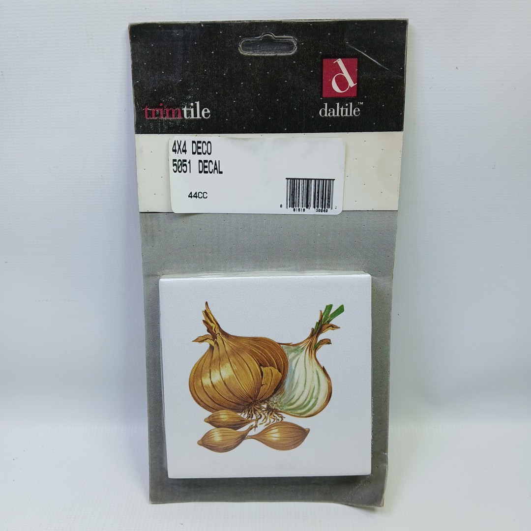 “ONION” 2 Ceramic Tiles 4″ Vintage 4×4 DECO Daltile trimtile 5051 NEW