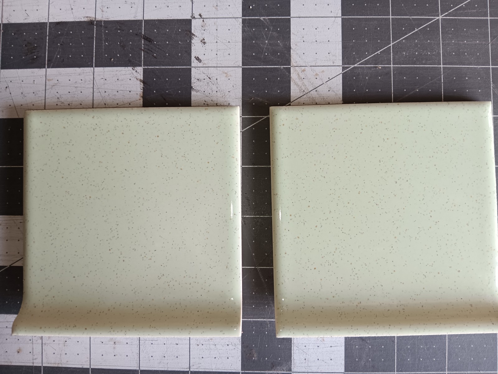 GREEN SPECKLED Antique Tile Cove Base Wall Floor 70 pieces total NEW BOX Vintage