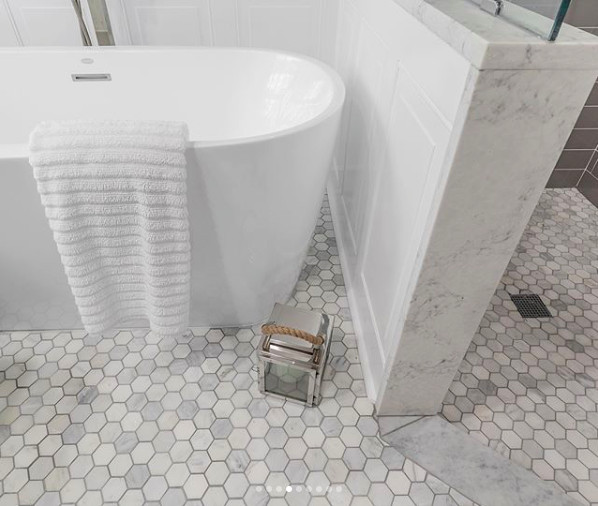 C33XH Carrara Marble Hexagon Mosaic Tile Venato Carrera White 3 inch Honed