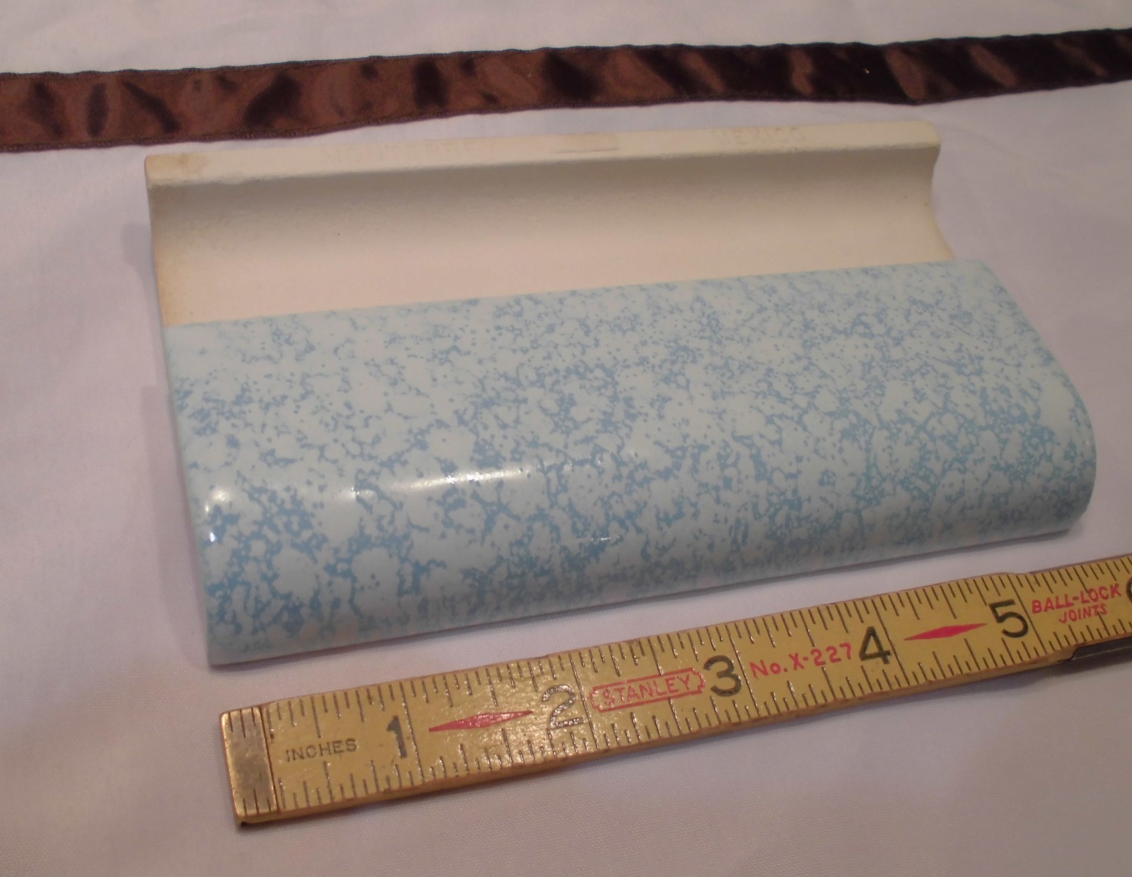 1 pc. 2″ X 6″ Vintage *Molted Baby Blue* Ceramic Mudd Radius Bullnose Tile “NOS”