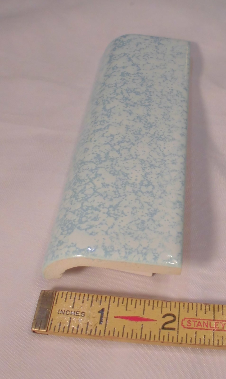 1 pc. 2″ X 6″ Vintage *Molted Baby Blue* Ceramic Mudd Radius Bullnose Tile “NOS”