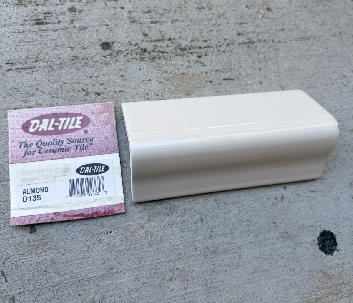1 pc – Daltile D135 Almond V CAP trim Counter top Edging tile