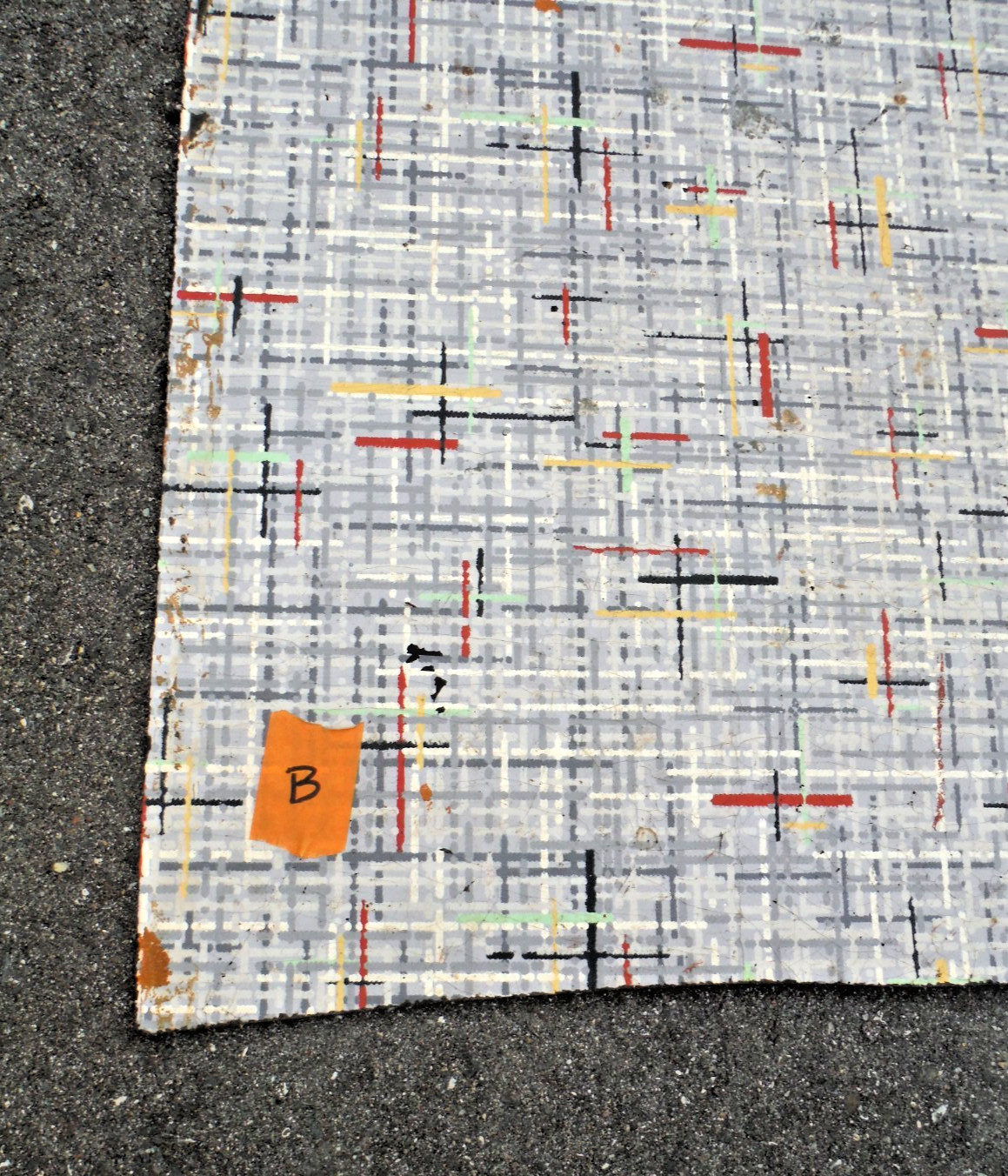 VTG~LINOLEUM FLOORING~LARGE PIECE~46″x66″~1950-60~MOVIE SET~MCM~GRAY GRID B