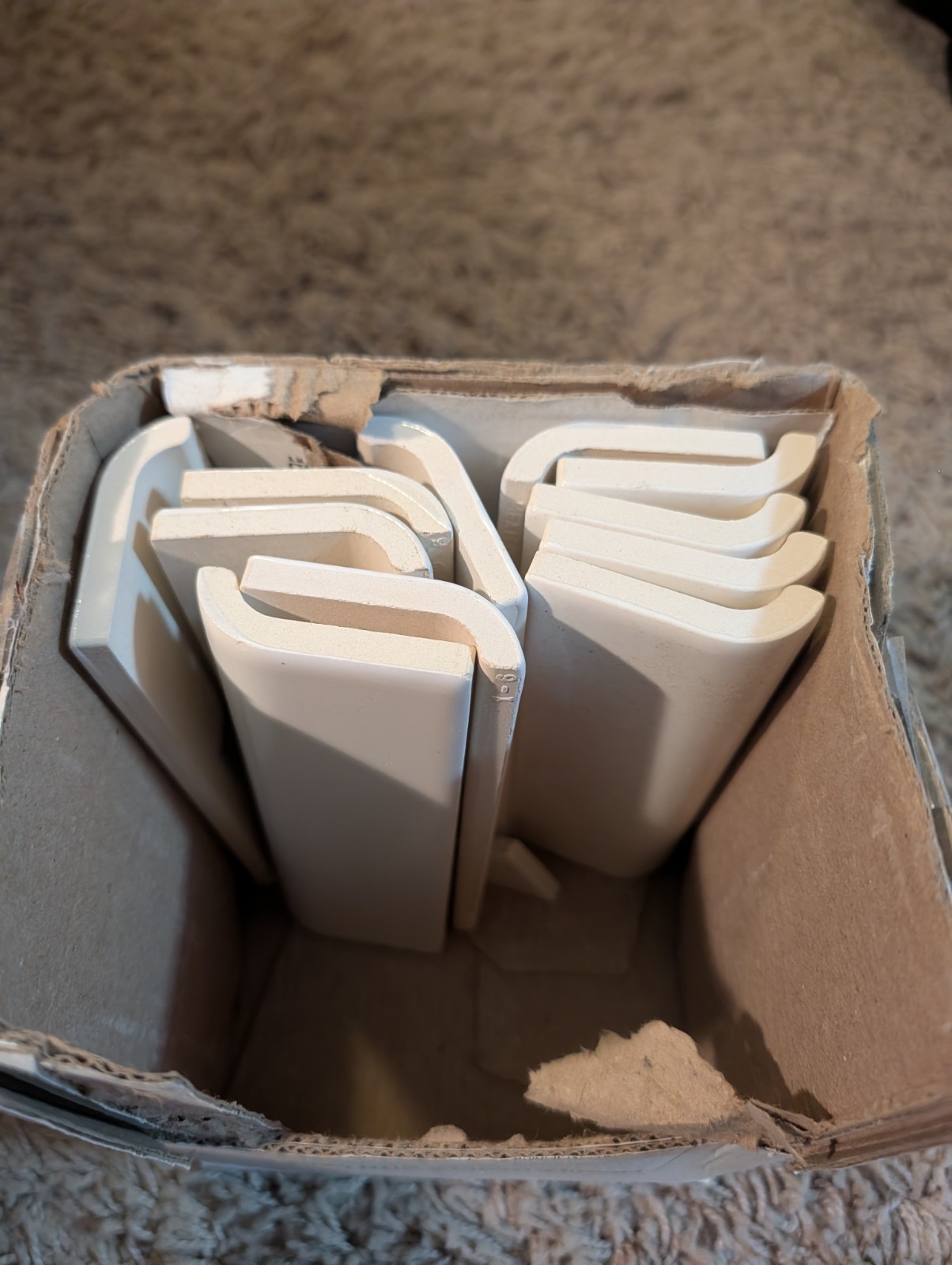 11 Pieces Gloss White SL10 Ceramic Chair Rail American Olean, 2-1/2″ X 6″