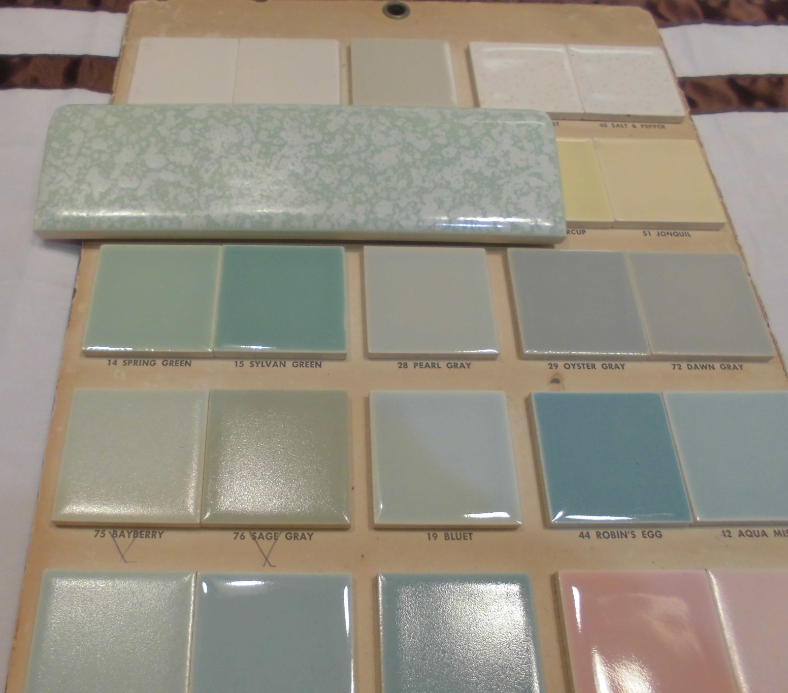 1 pc. *Molted Spring Green* Vintage Glossy Ceramic Radius Bullnose Tile; NOS