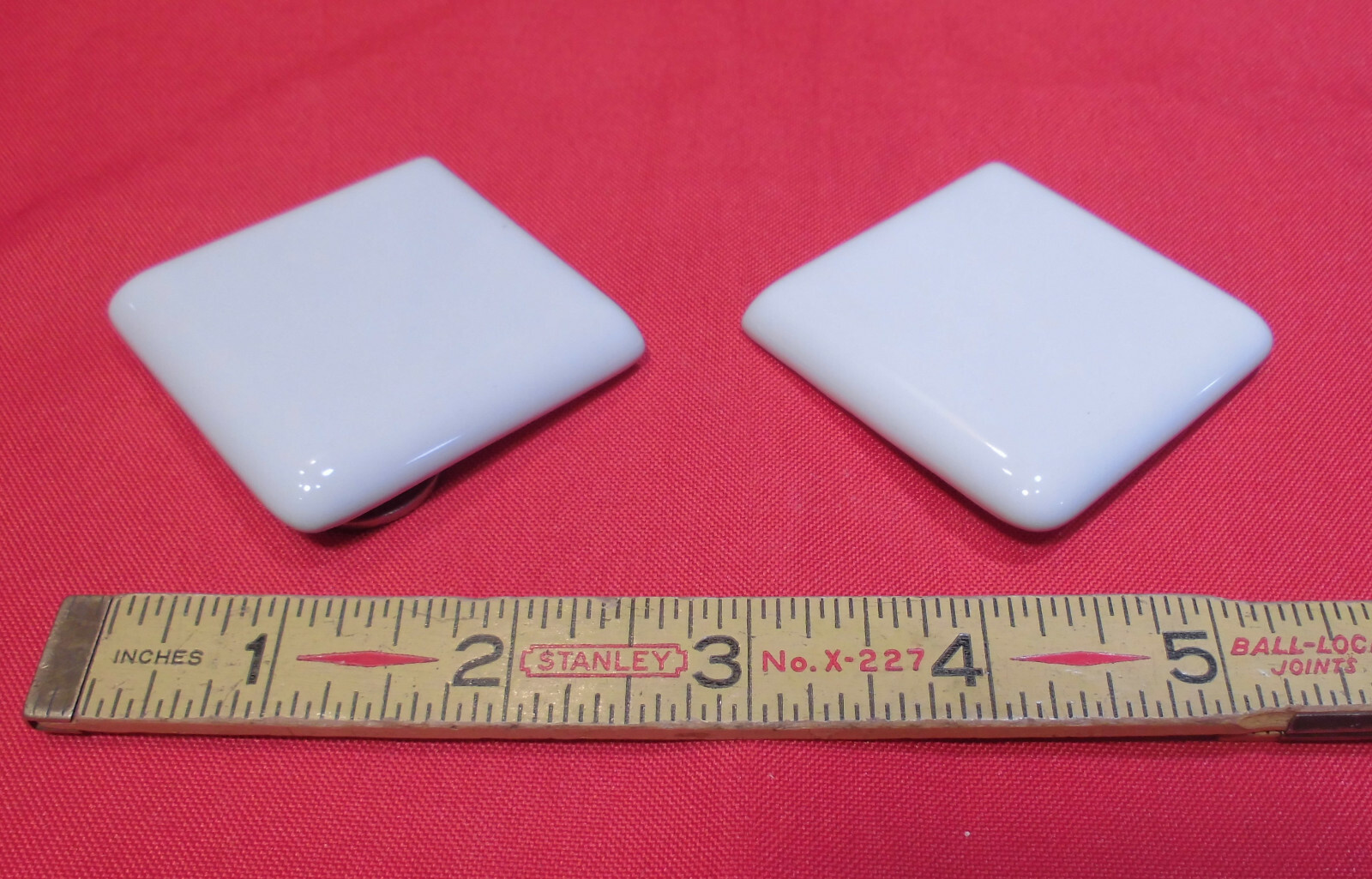 2 pcs. *Glossy Ice White* 2″ X 2″ X 5/16″ Ceramic Surface Bullnose Corner Tiles
