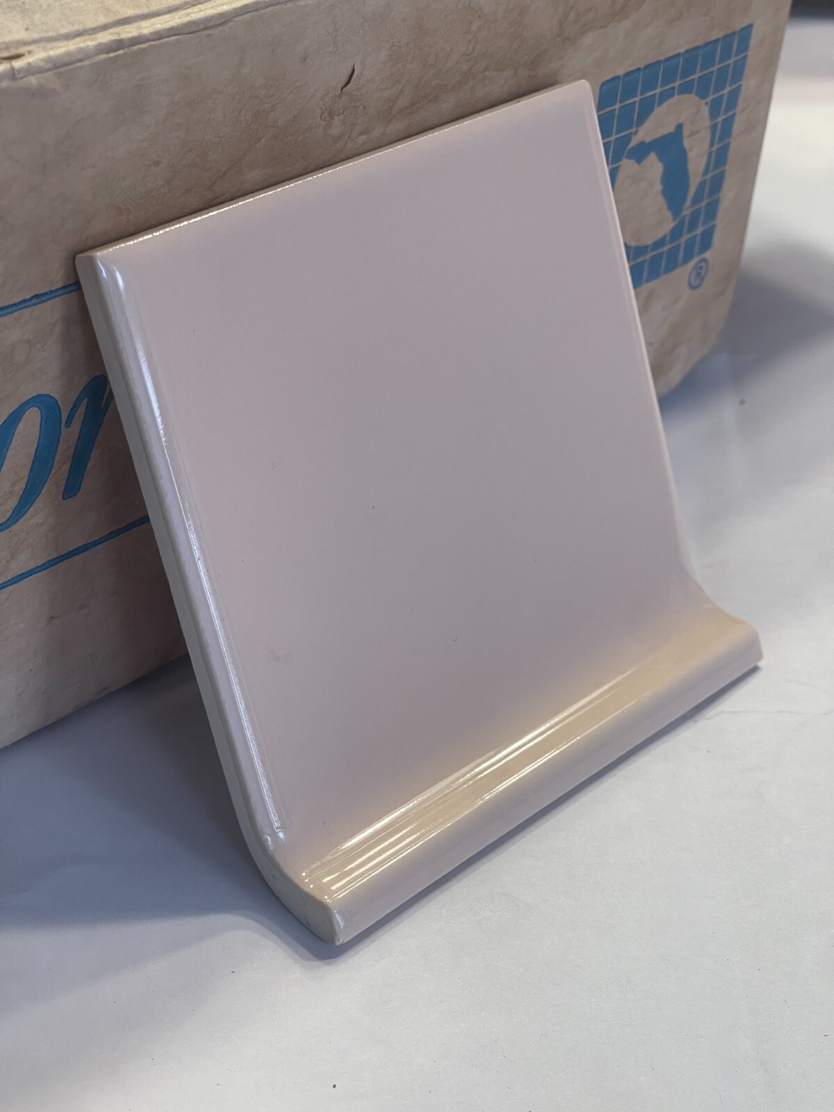 Vintage Florida Tile | Base Cove | 4 3/8″ x 4 3/8″ | Buff | NOS – New Old Stock